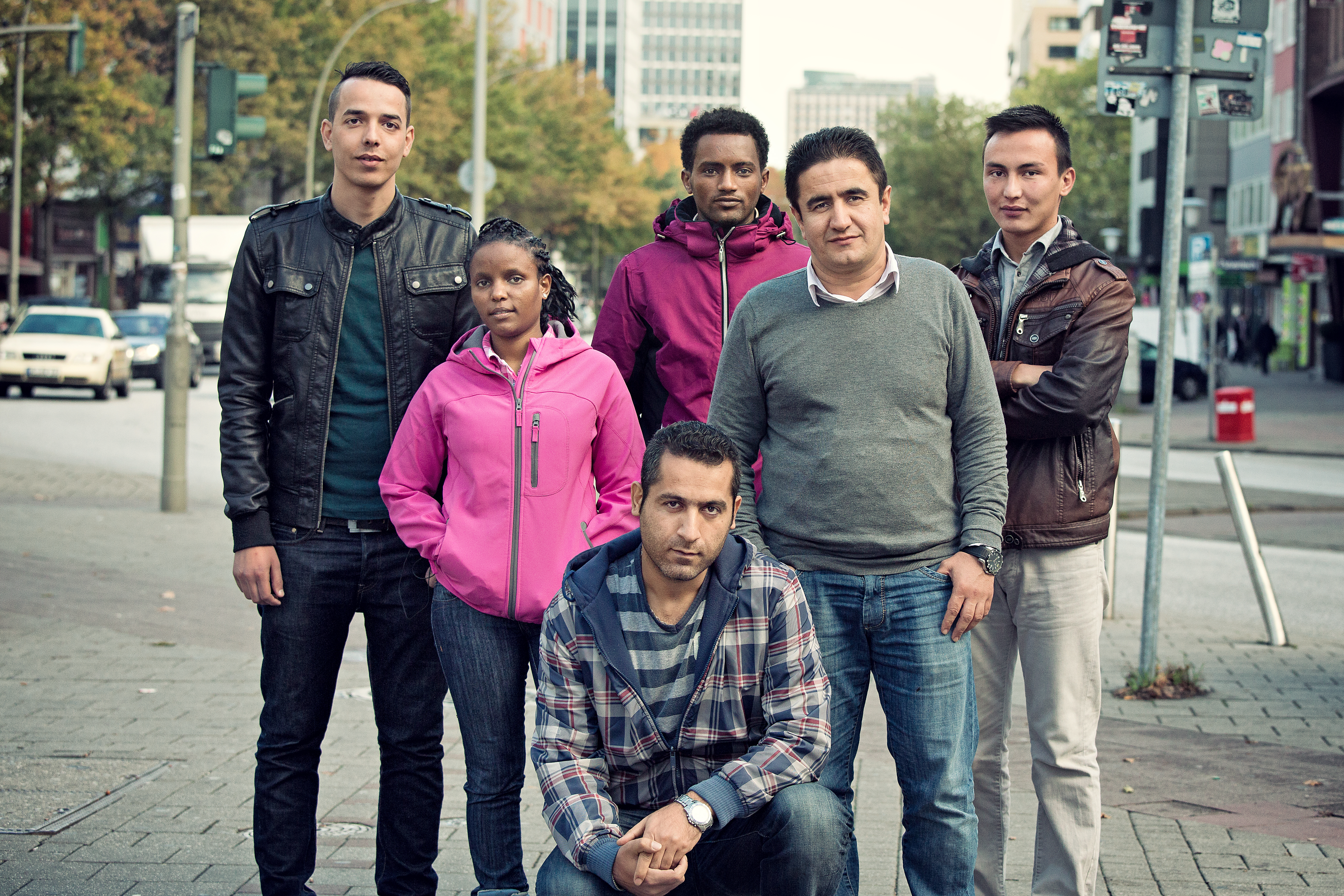 Geflohen nach Deutschland, auf der Suche nach einer neuen Heimat: Ibrahim, Senalt, Okbay, Reboar, Jamshid und Mahdi machen bei „Early Intervention“ mit.