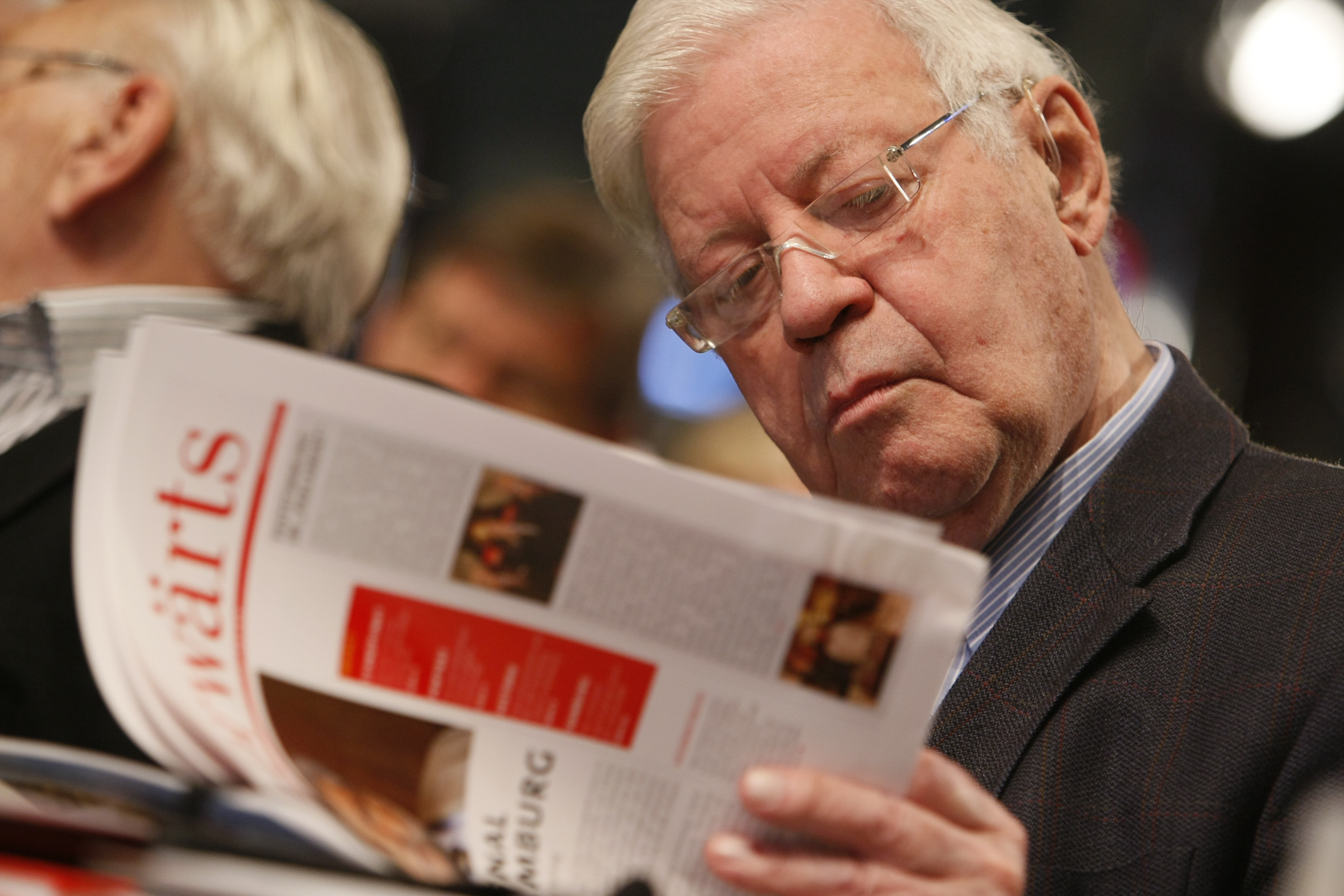 Helmut Schmidt liest im "vorwärts"