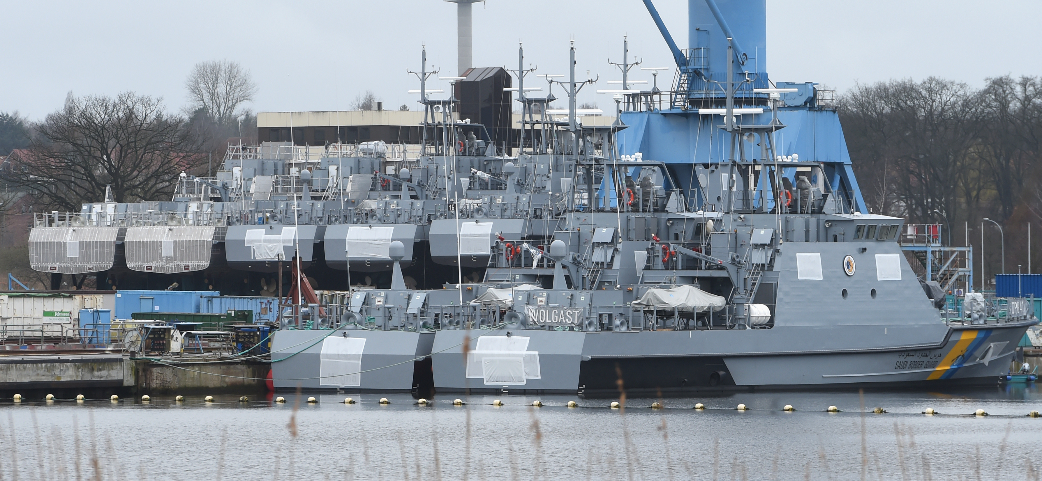Deutsche Waffen für Saudi-Arabien? Patrouillenboote für Riad liegen auf dem Werftgelände der Peene-Werft im pommerschen Wolgast.