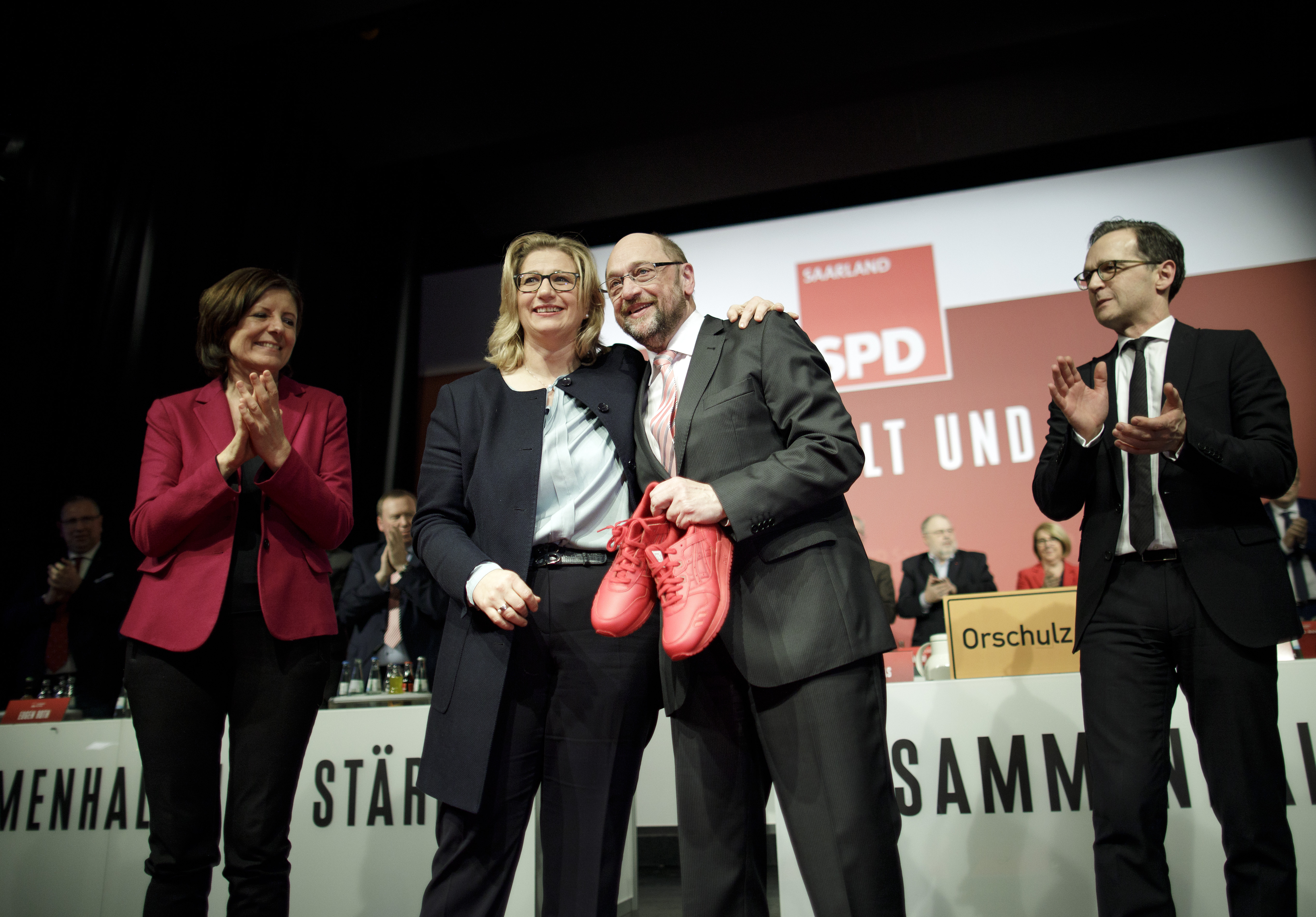 Gute Stimmung an der Saar: SPD-Spitzenkandidatin Anke Rehlinger (2.v.l.) mit Martin Schulz (2.v.r.), Malu Dreyer (l.) und Heiko Maas (r.)