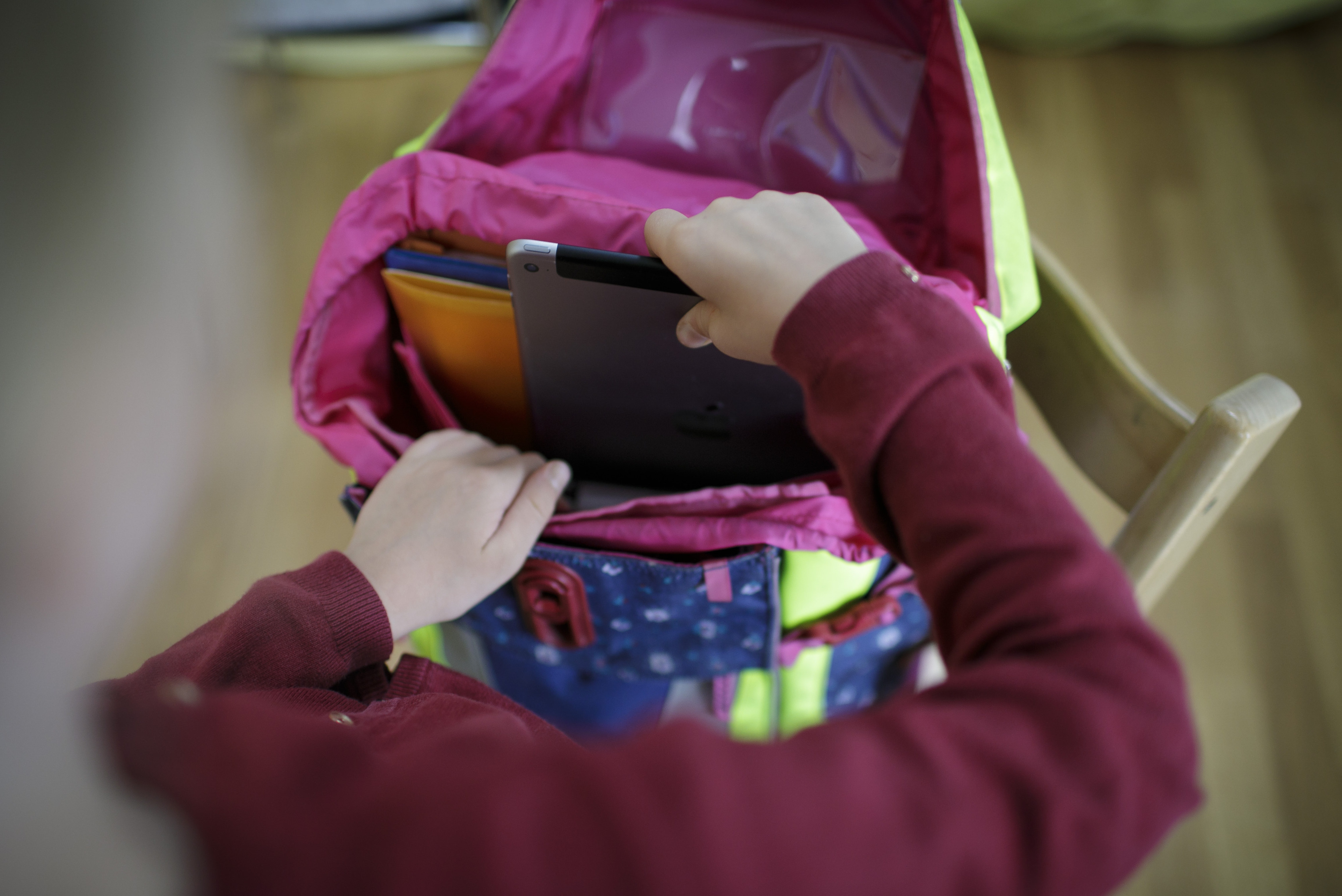 Ein ipad im Schulranzen – das ist nicht die Regelausstattung. Nun sollen mehr Kinder mit digitalen mobilen Endgeräten ausgestattet werden.
