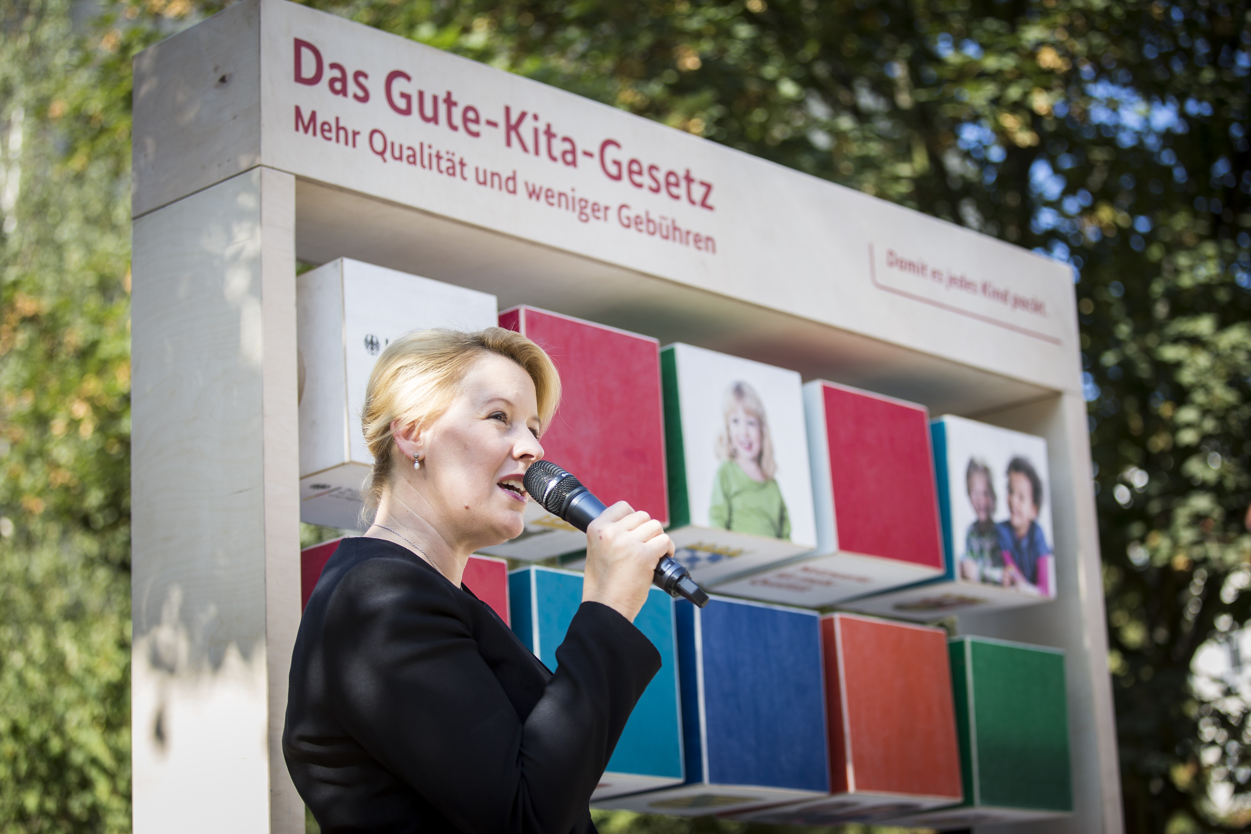 Mehr Qualität, weniger Gebühren: Das Gute-Kita-Gesetz von Bundesfamilienministerin Franziska Giffey soll Anfang 2019 in Kraft treten.