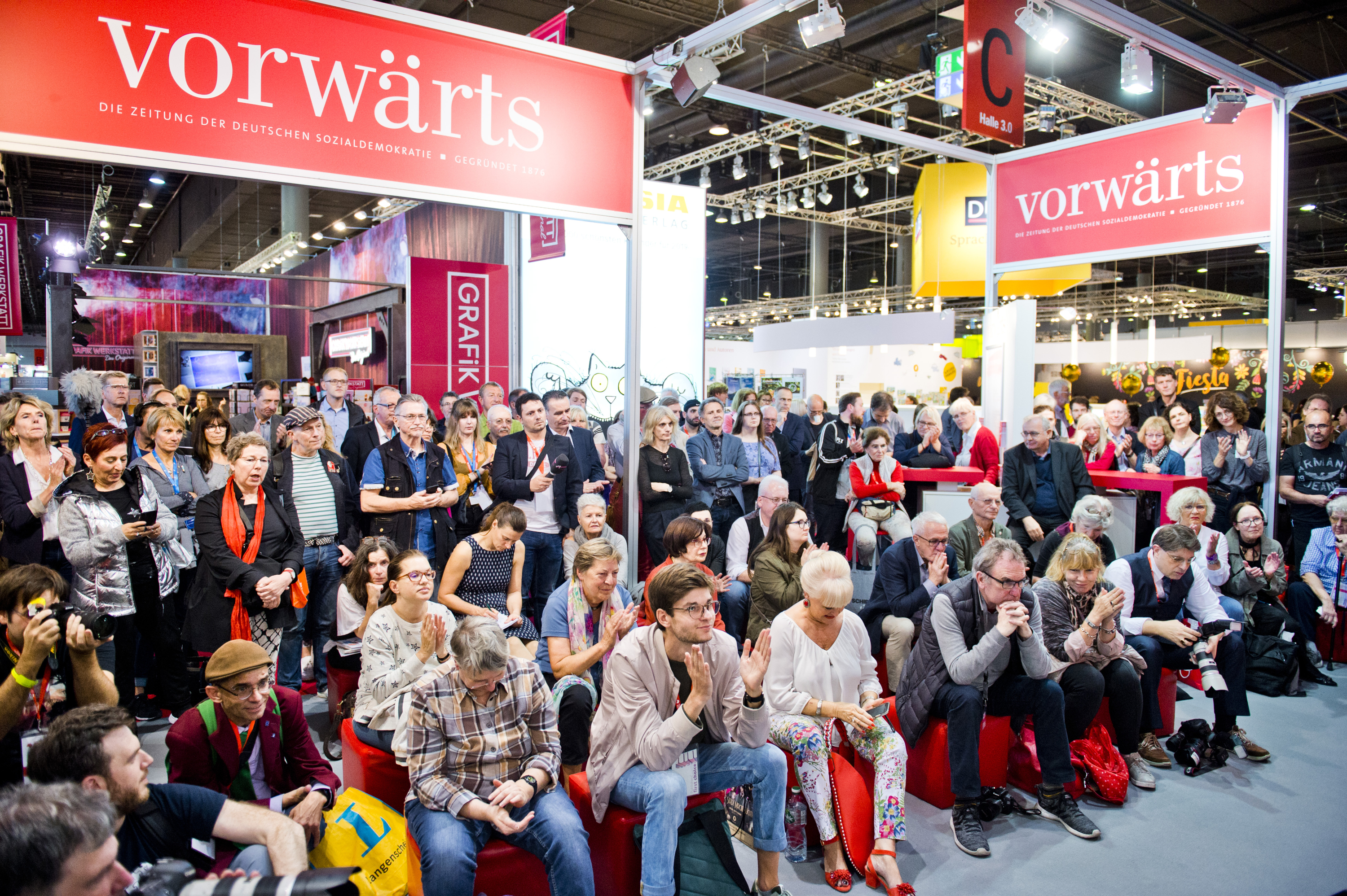 Politik trifft Buch: Auf der Frankfurter Buchmesse bringt der „vorwärts“ wieder Politiker und Autoren miteinander ins Gespräch.