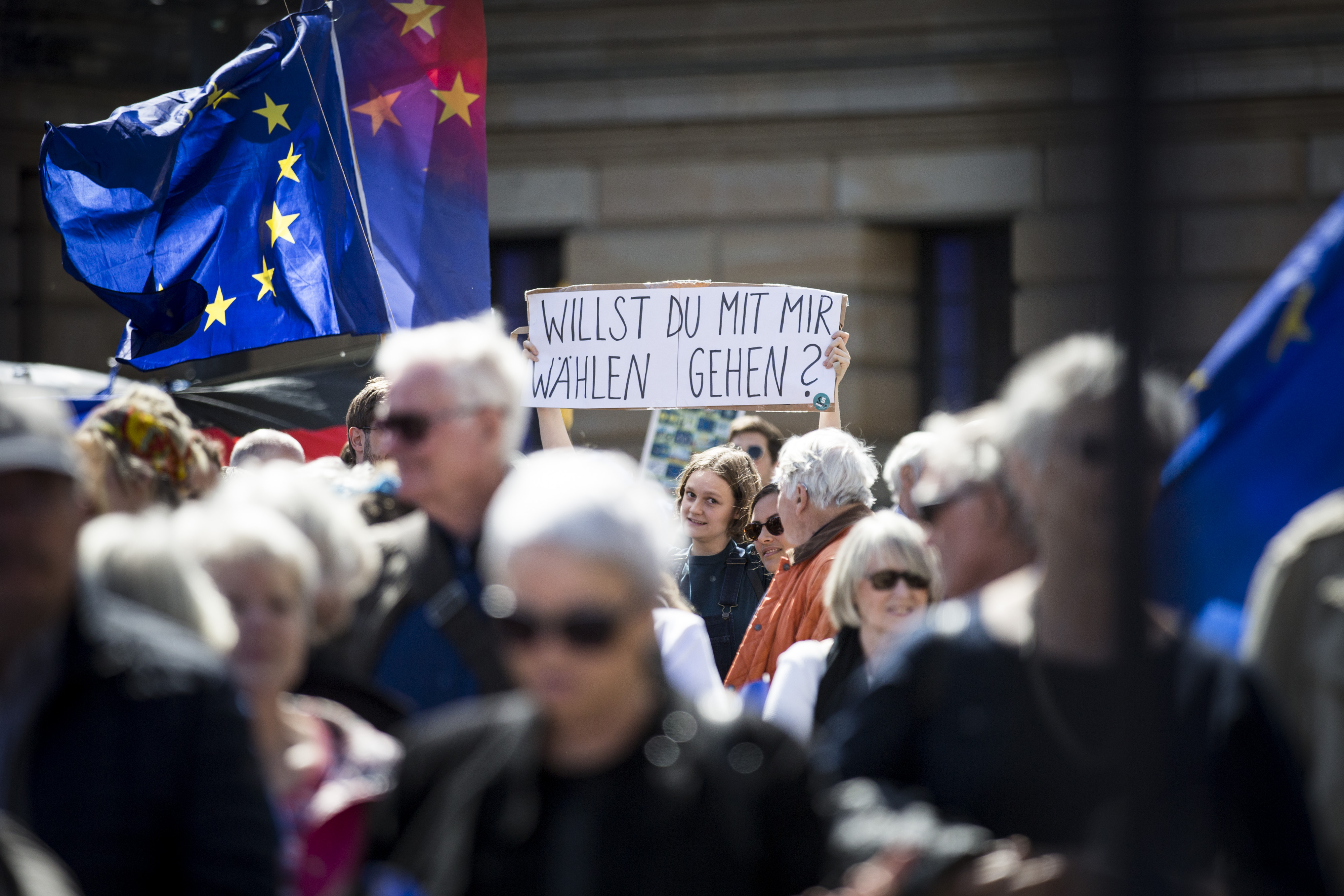 Wir möchten die Menschen dazu motivieren, wählen zu gehen – und zwar eine Partei, die wir als konstruktiv für die Zukunft der Europäischen Union ansehen, sagt Alexander Knigge, Vorstandsmitglied von Pulse of Europe.