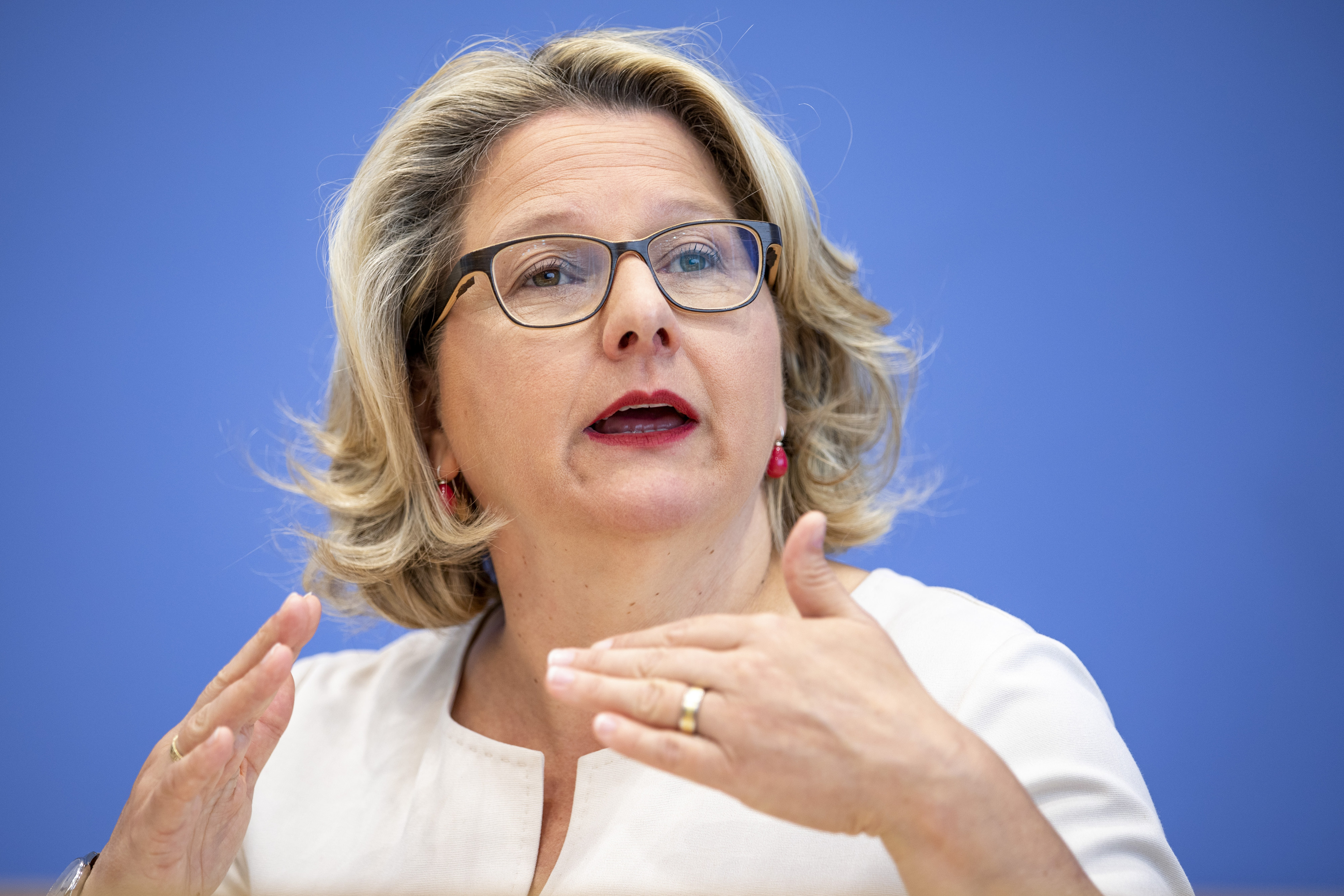 „Das Klimapaket wird nicht abgeschwächt.“ Bundesumweltministerin Svenja Schulze widerspricht Medienberichten.