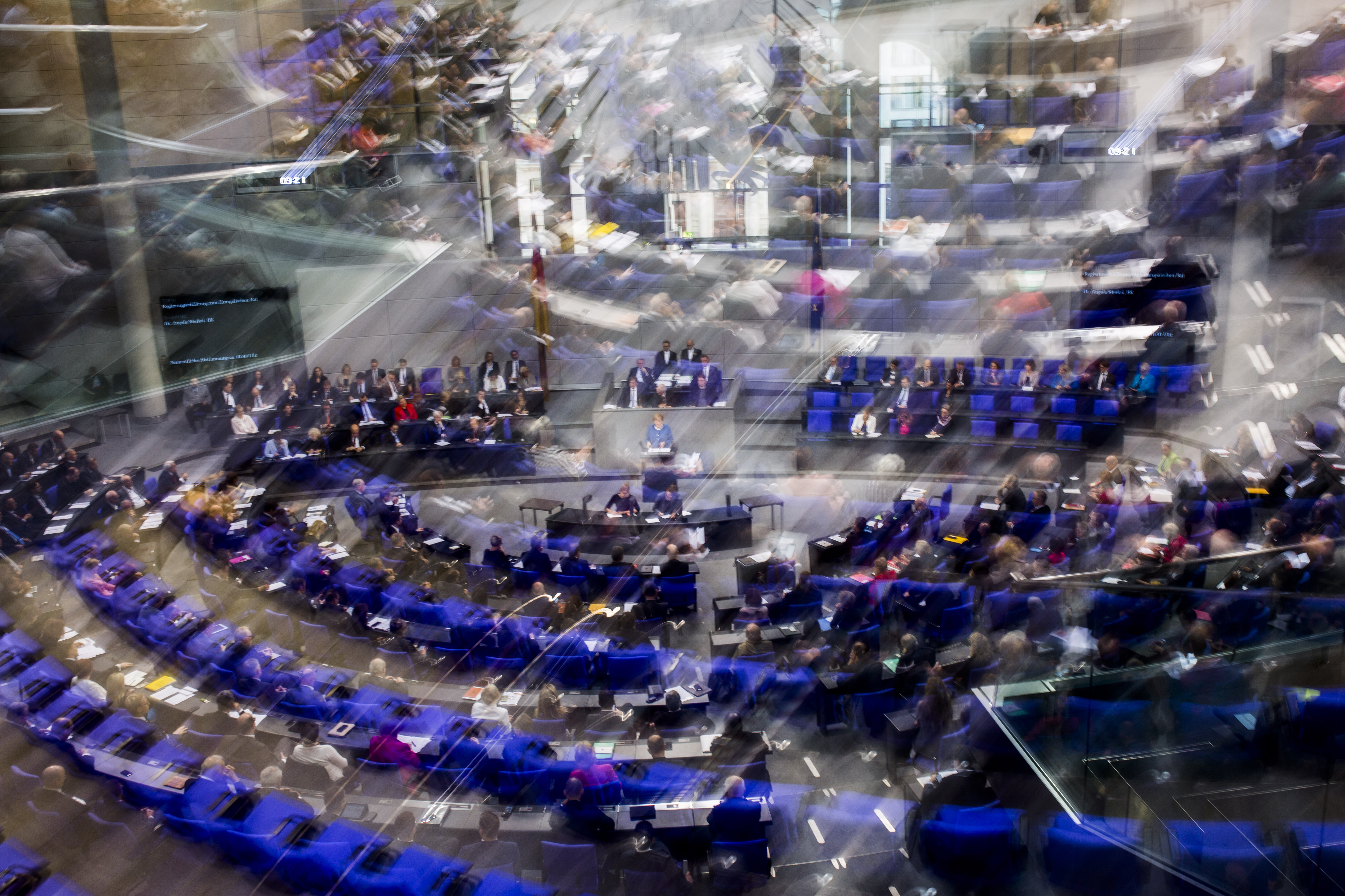 Zerrbild Bundestag? Wenn wegen der Corona-Krise deutlich weniger Abgeordnete im Plenum sind, werden auch nicht mehr alle Wahlkreise repräsentiert.
