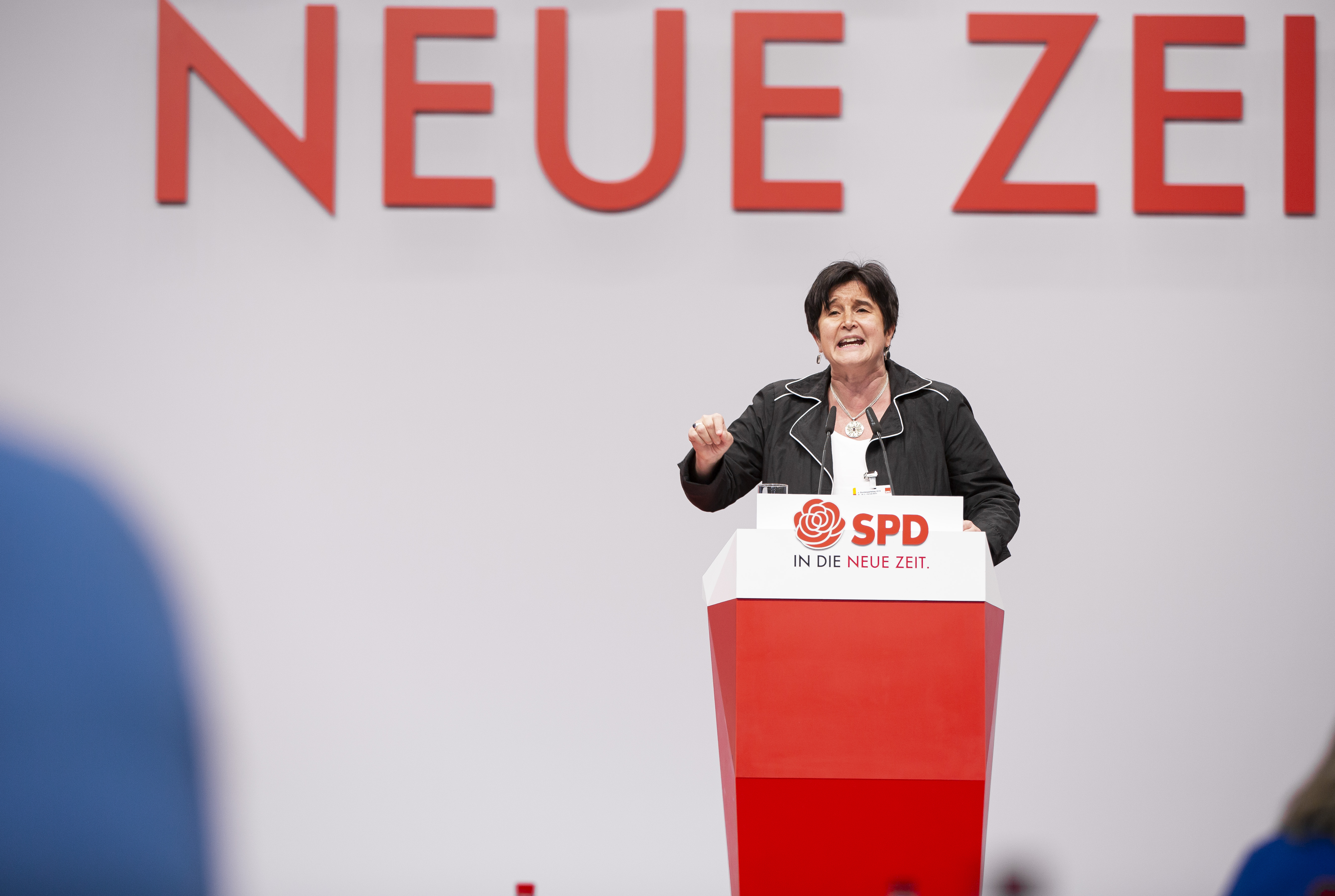 „Frauen, lasst euch nicht bestehlen!“, fordert die SPD-Europaabgeordnete und ASF-Vorsitzende Maria Noichl zum Equal Care Day.