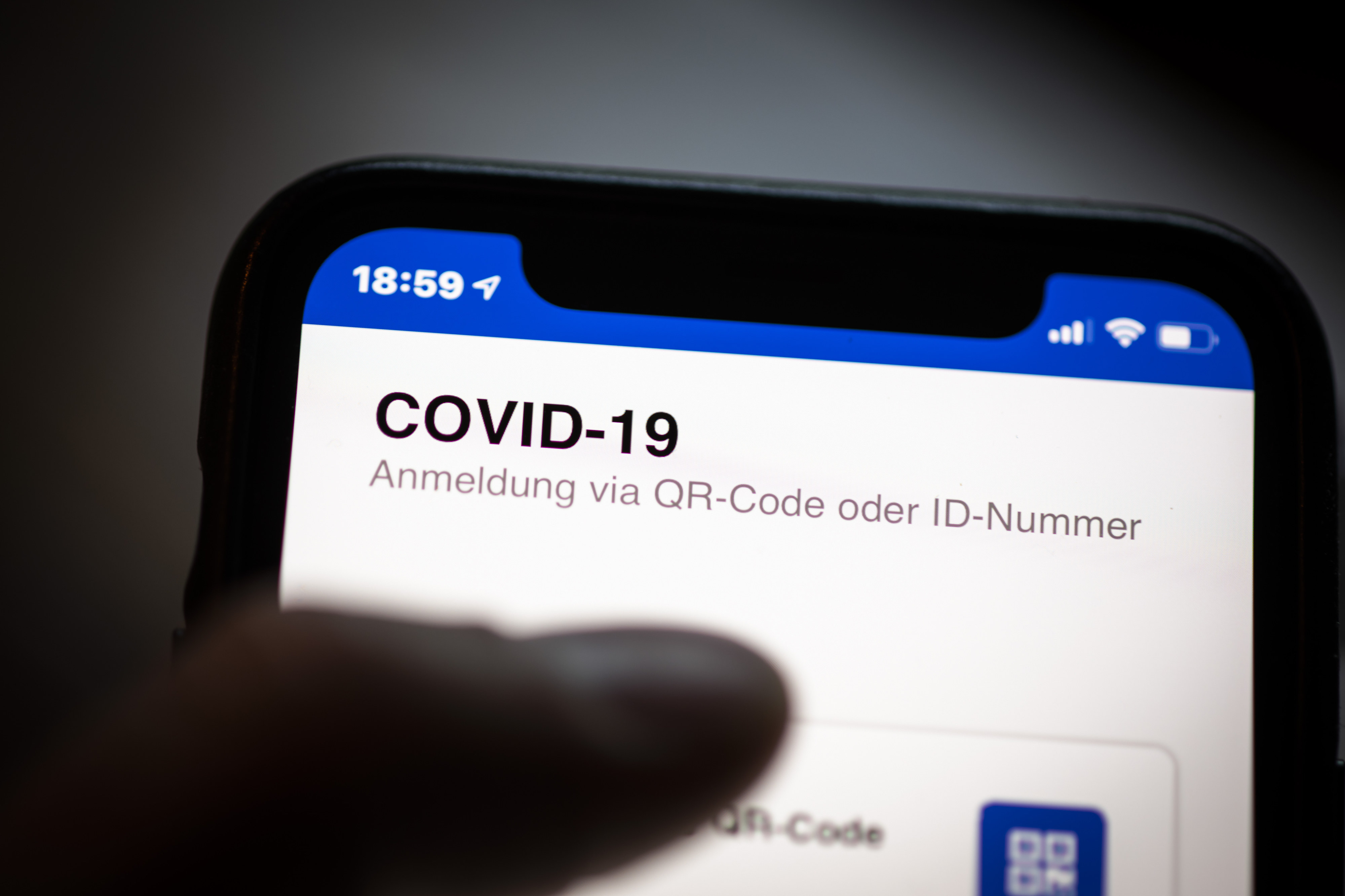 Man streut man den Menschen Sand in die Augen, wenn man eine App zum Maßstab für die Lockerung der Corona-Bestimmungen macht, warnt der Informatiker Henning Tillmann.