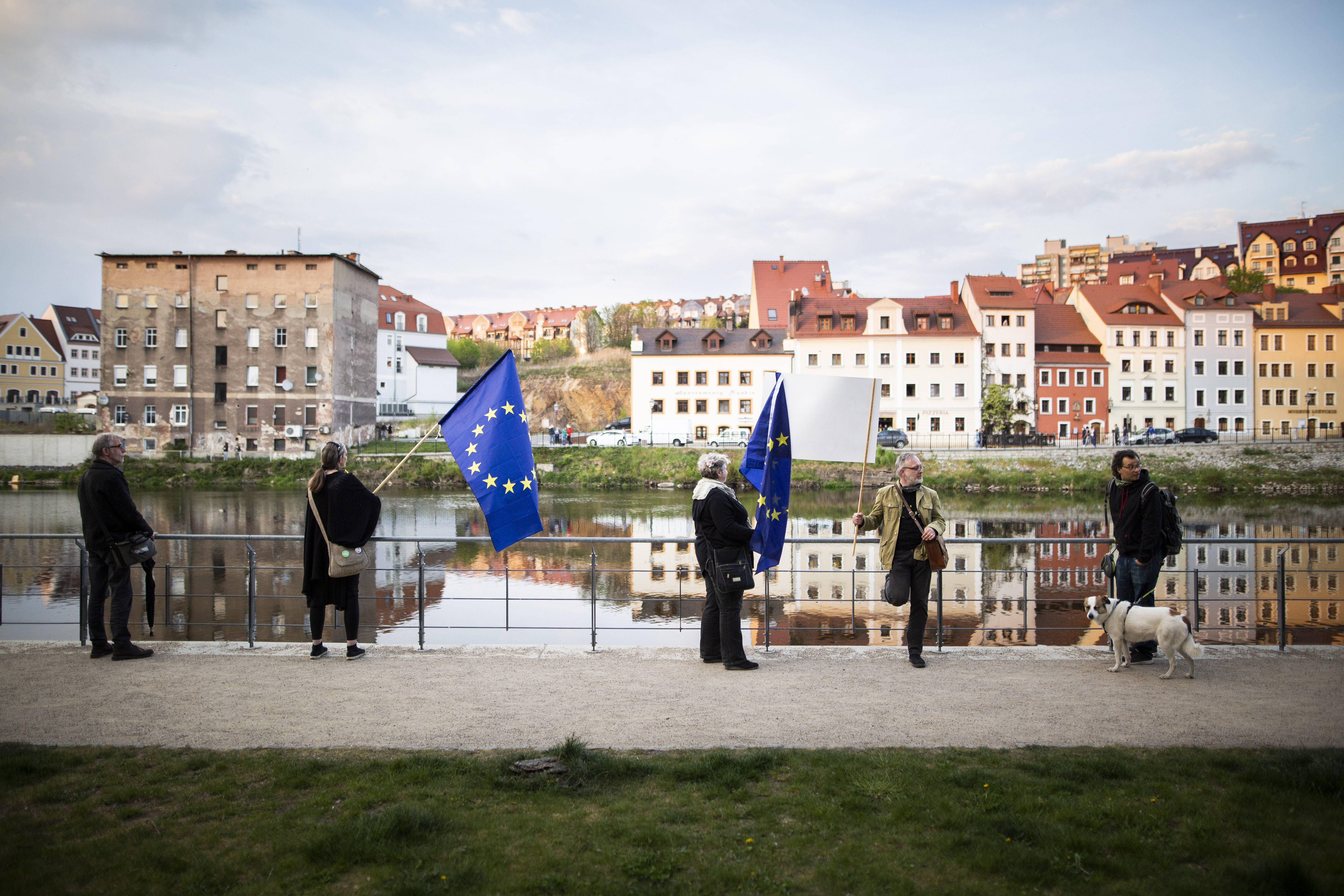 Pro-Europa-Demonstrant*innen in Görlitz: Wir brauchen einen Dialog mit Bürger*innen auf Augenhöhe.