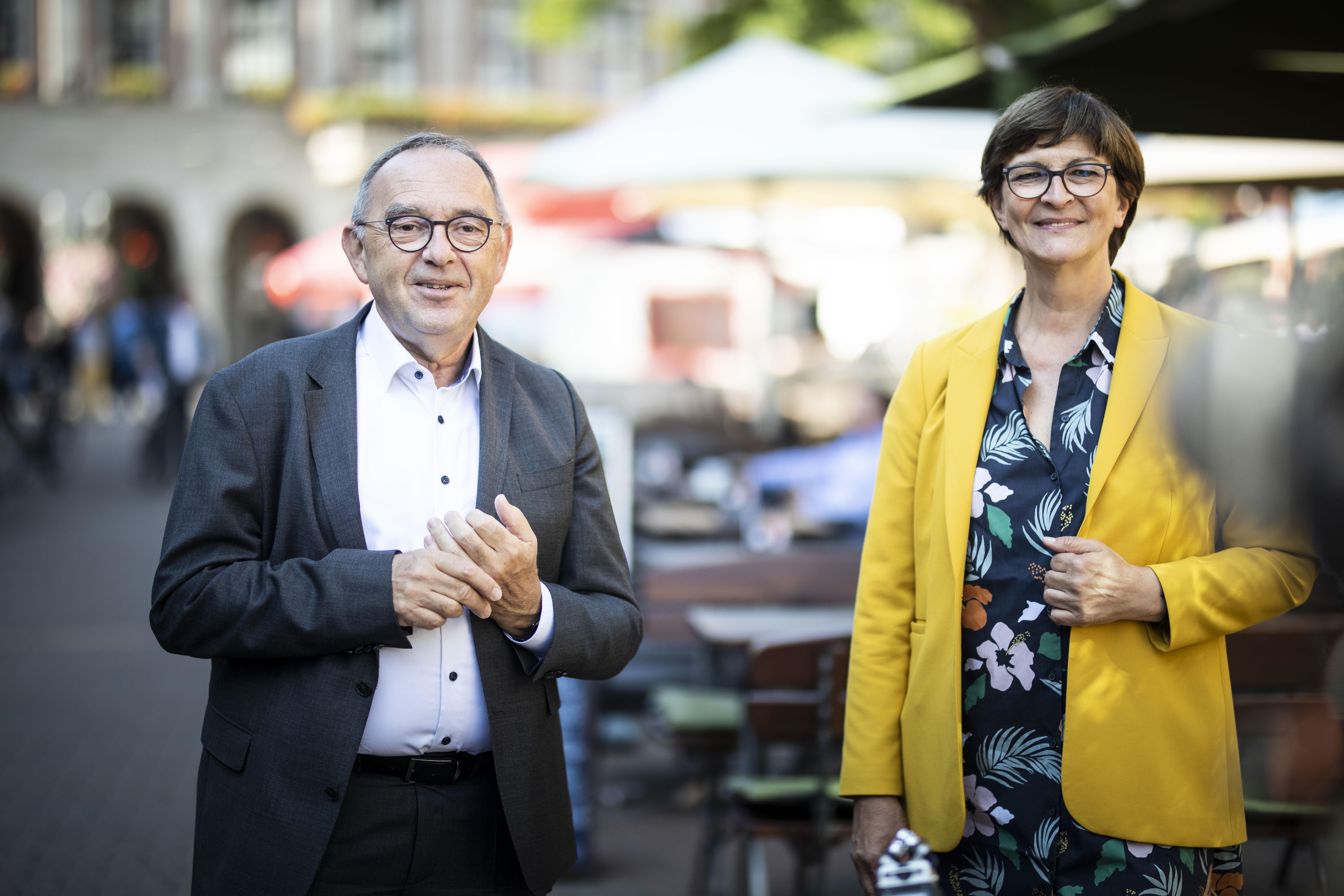 Beeindrucken von den kreativen Potenzialen in Nordrhein-Westfalen – und den engagierten SPD-Oberbürgermeister: Norbert Walter-Borjans und Saskia Esken auf ihrer Sommerreise