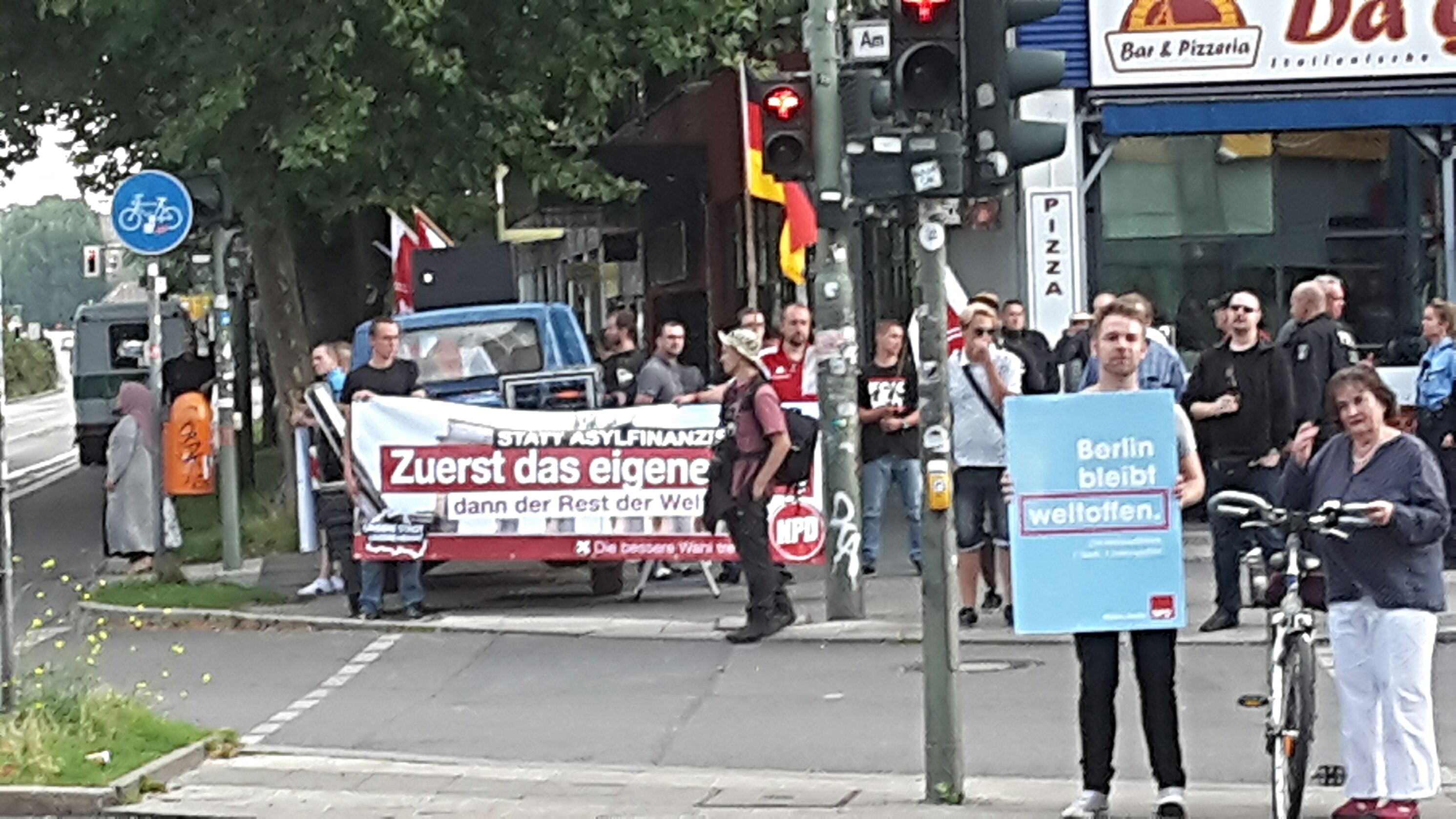Junger SPD-Mann lässt NPD'ler alt aussehen