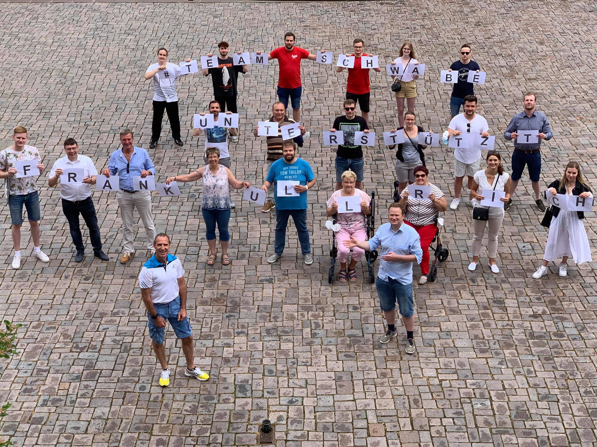 Ost-West-Solidarität in der SPD: Frank Schwabe und etwa 20 Sozialdemokrat*innen aus Recklinghausen unterstützen SPD-Bewerber Frank Ullrich im Bundestagswahlkampf in Schmalkalden.
