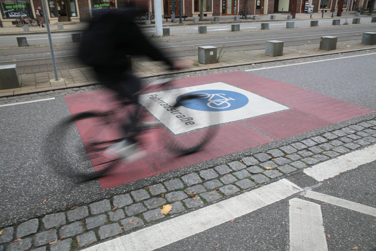 Mit einem neuen Straßenverkehrsgesetz wollte die Ampel für mehr Radwege und Tempo-30-Zonen sorgen. Der Bundesrat hat das Vorhaben nun gestoppt.