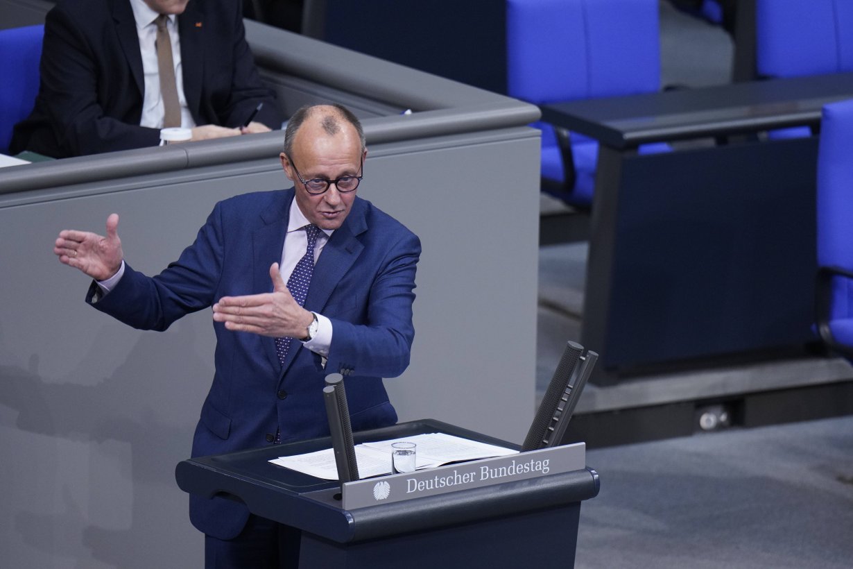 Markig, aber vage spricht CDU-Chef Merz am Dienstag im Bundestag und wird wohl nicht noch einmal gegen den Bundeshaushalt klagen.