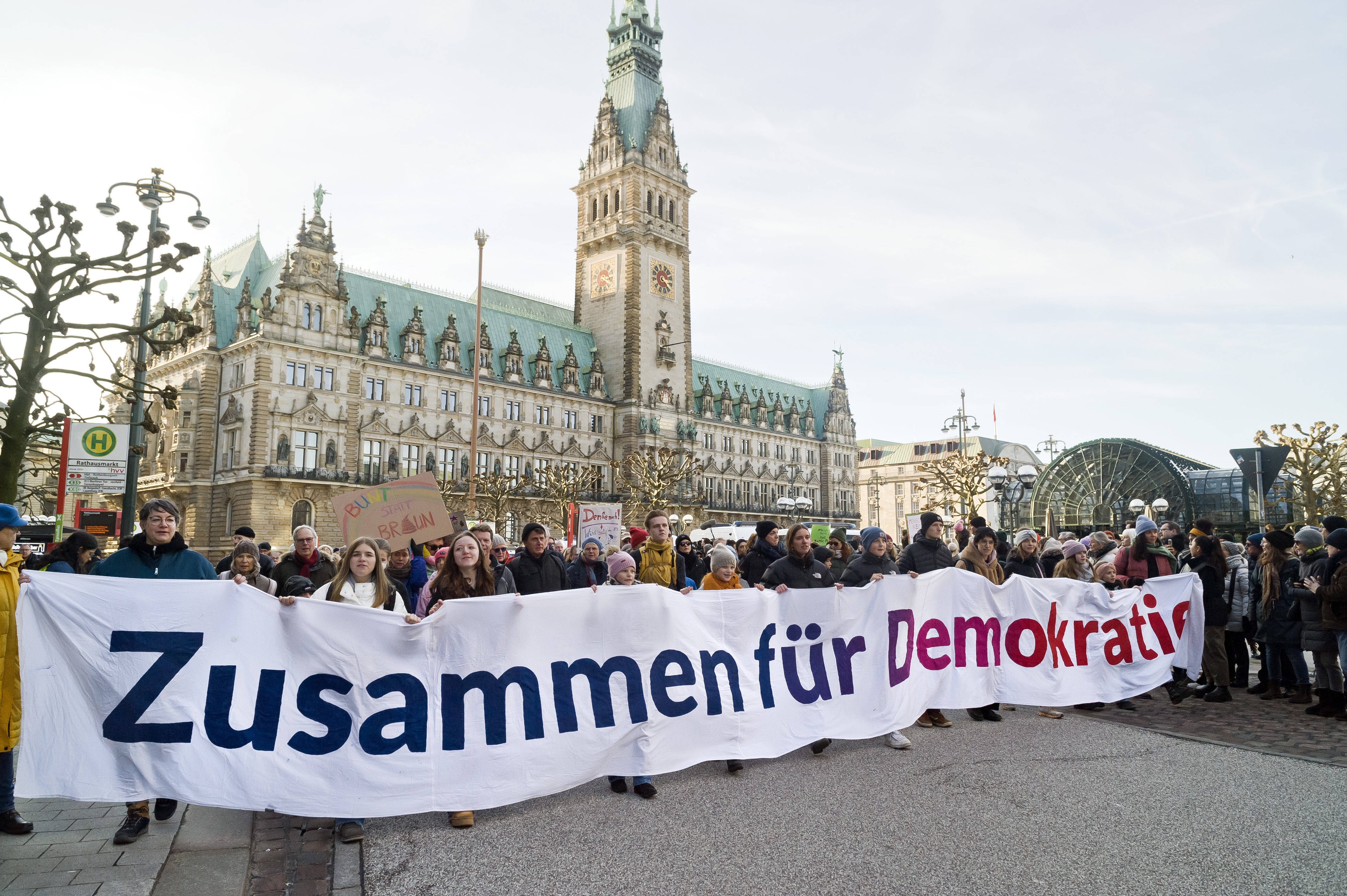 Demonstration in Hamburg Ende Januar: Beim Kampf gegen Rechts reichen Glaubensbekenntnisse für die liberale Demokratie nicht aus.