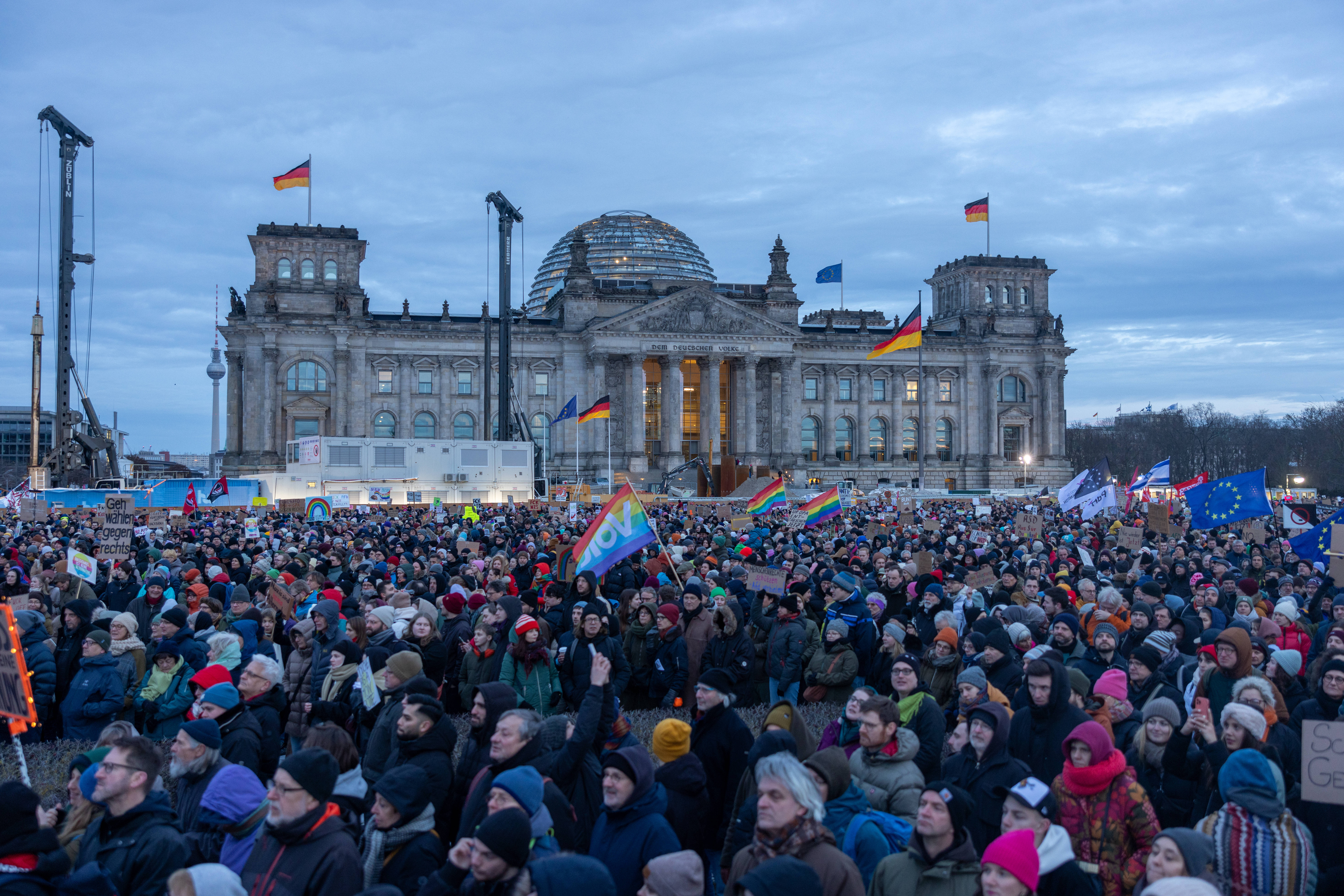 Bereits am 21. Januar wurde vor dem Reichstagsgebäude demonstriert. Am Samstag sollen es noch mehr Menschen werden.