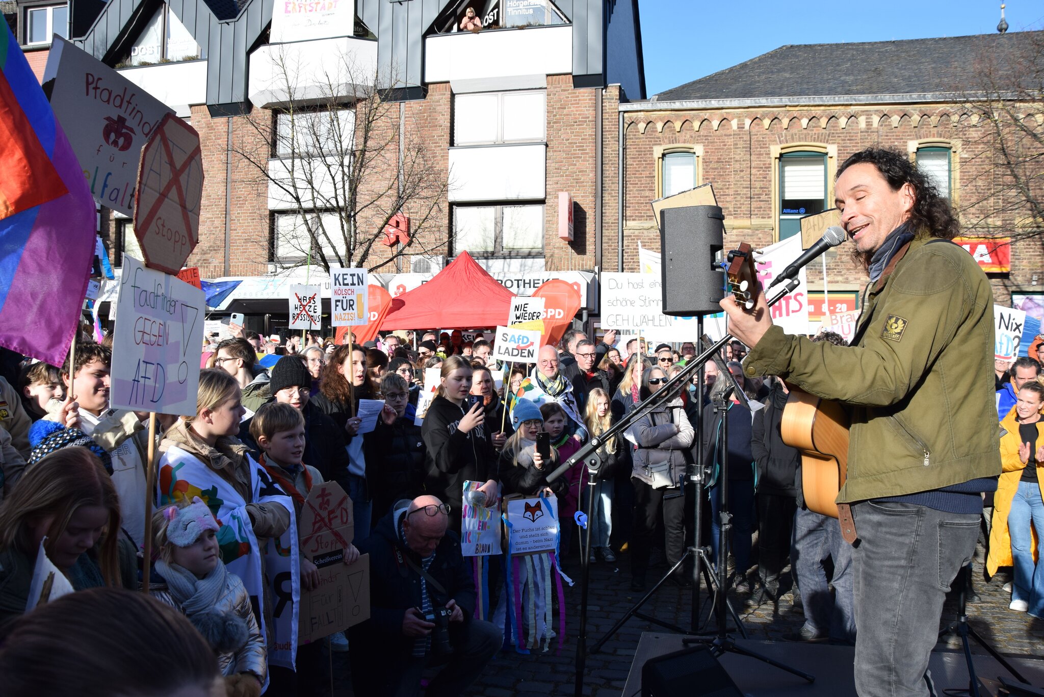 Sänger Stefan Brings bei einer Demonstration in Erftstadt