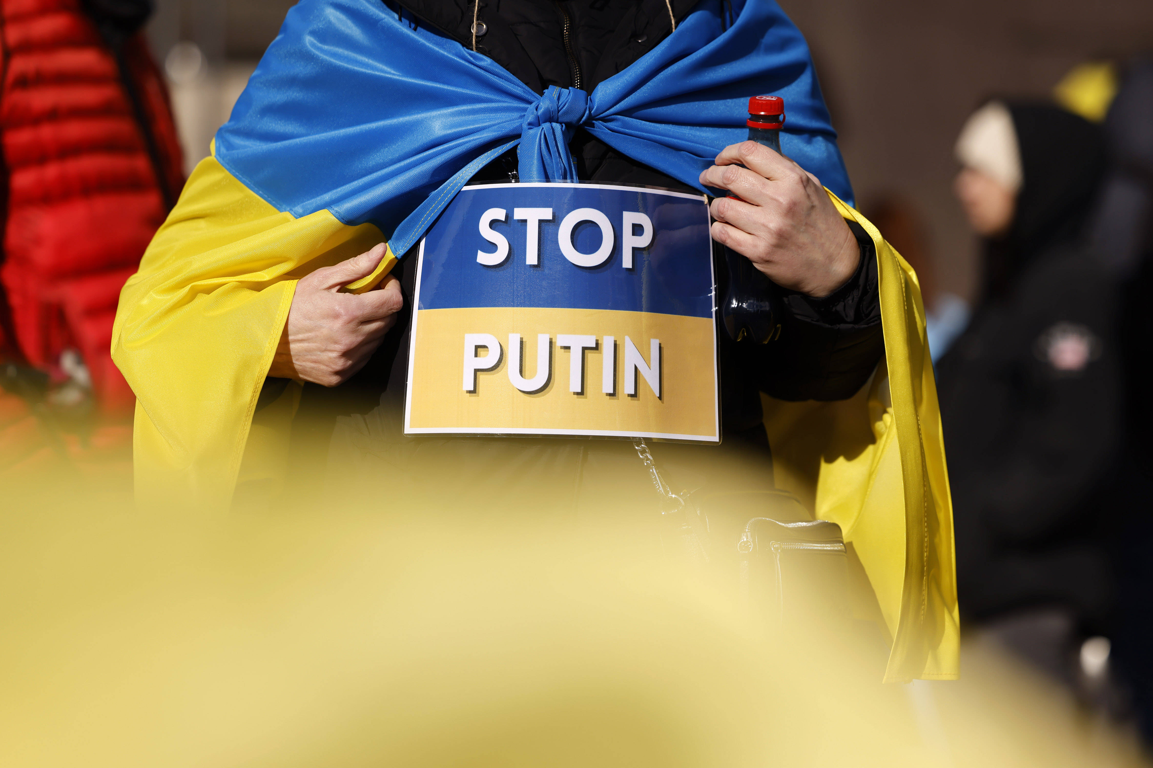 Ja zur Ukraine, Nein zu Putin: Am 24. Februar 2024, dem zweiten Jahrestag des russischen Überfalls auf die Ukraine, finden in ganz Deutschland Demonstrationen statt, wie hier in Köln.