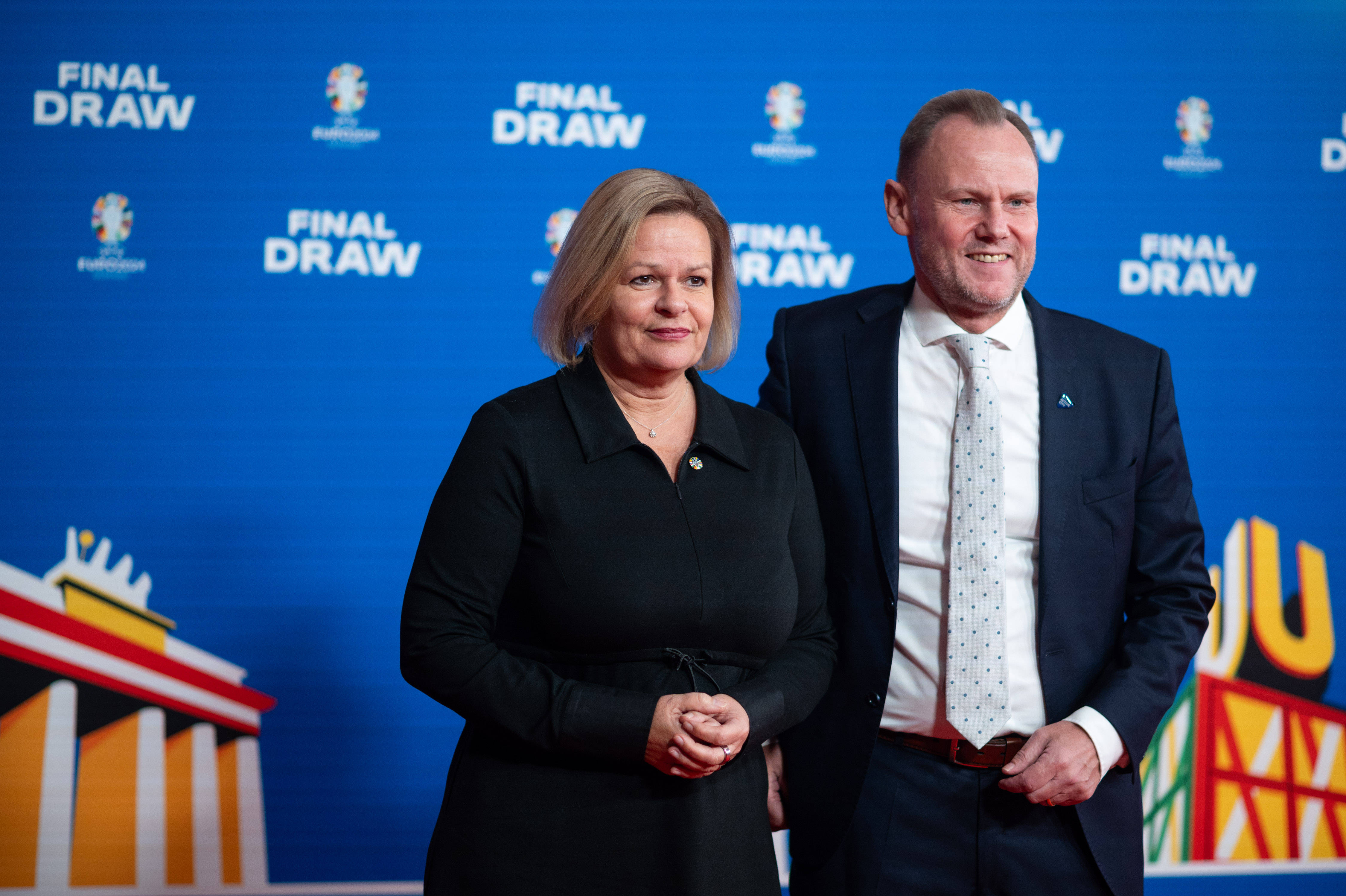 Verfolgen eine Linie bei der inneren Sicherheit: Bundesinnenministerin Nancy Faeser und Hamburgs Innensenator Andy Grote, hier zusammen in der Hansestadt am 2.12.2023