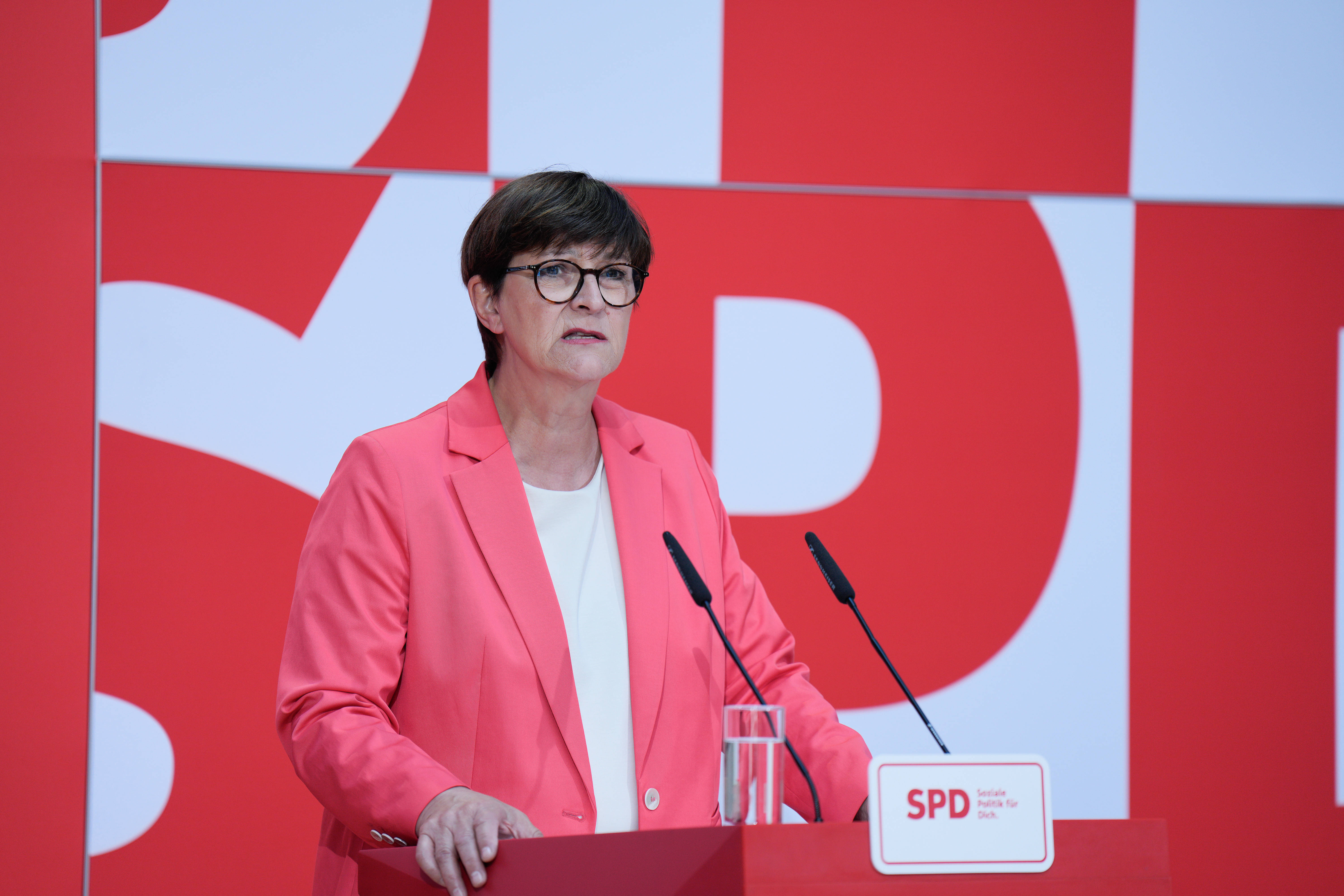 SPD-Chefin Saskia Esken: „Der Krieg gegen die Ukraine stellt eine Notlage dar, die wir nicht aus einem normalen Haushalt bewältigen können, ohne in schmerzhafter Art und Weise unsere Aufgaben zu vernachlässigen.“ 