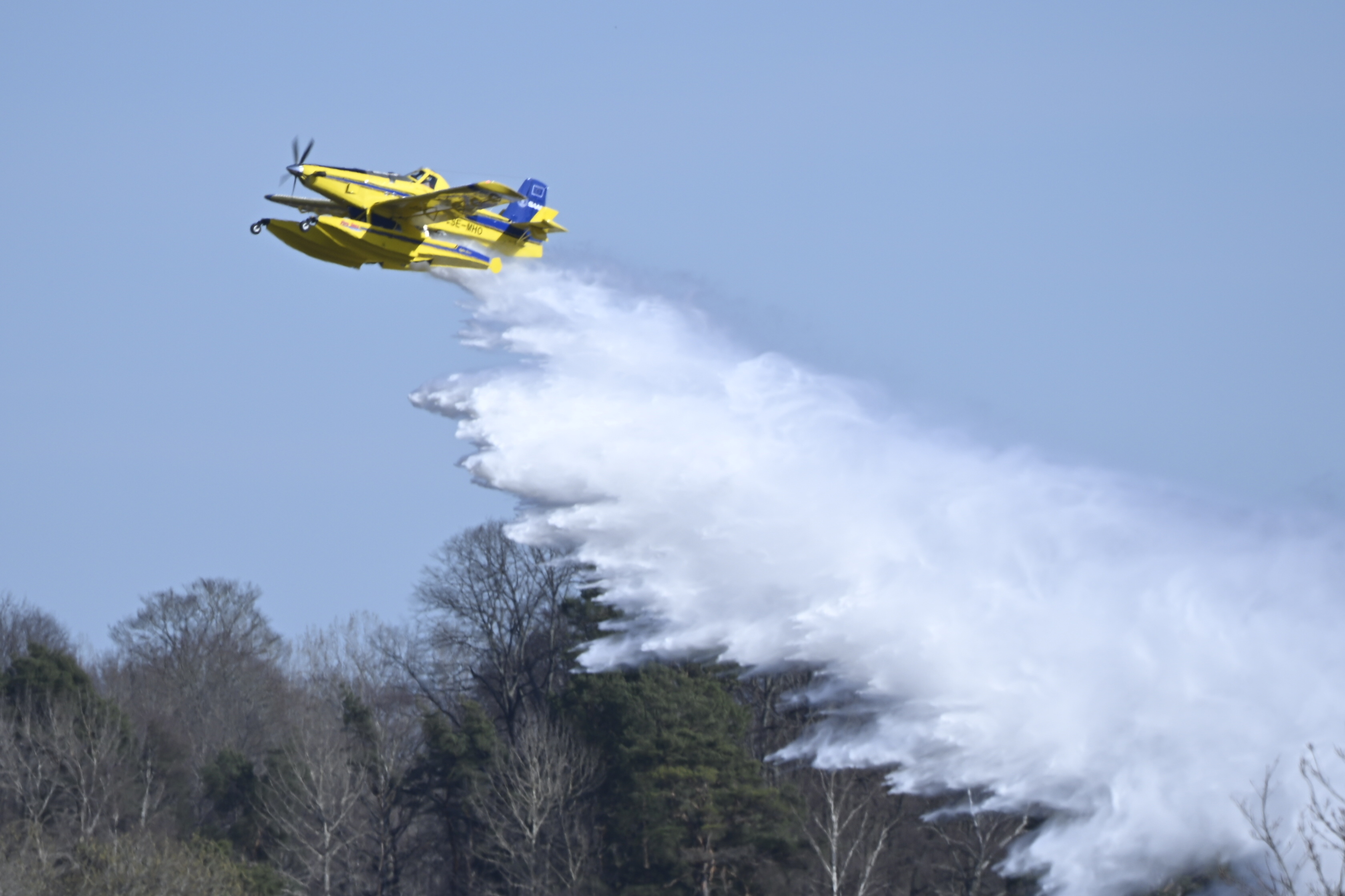 Zivilschutz bedeutet auch Kampf gegen Naturkatastrophen, wie bei den Waldbränden in Schweden im Sommer 2022.