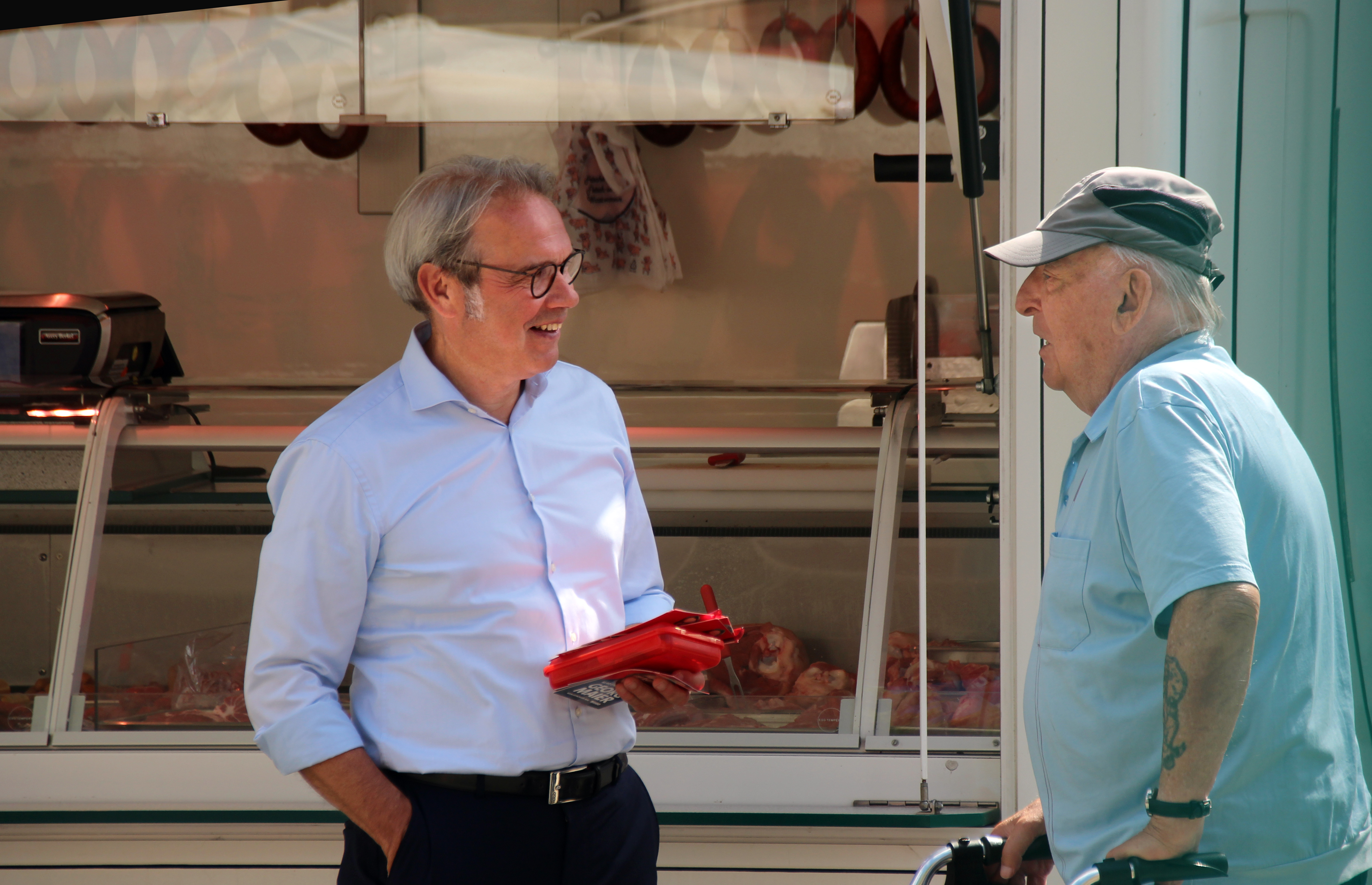 Rente, Pflege, Löhne: Georg Maier im Gespräch auf dem Wochenmarkt in Sondershausen