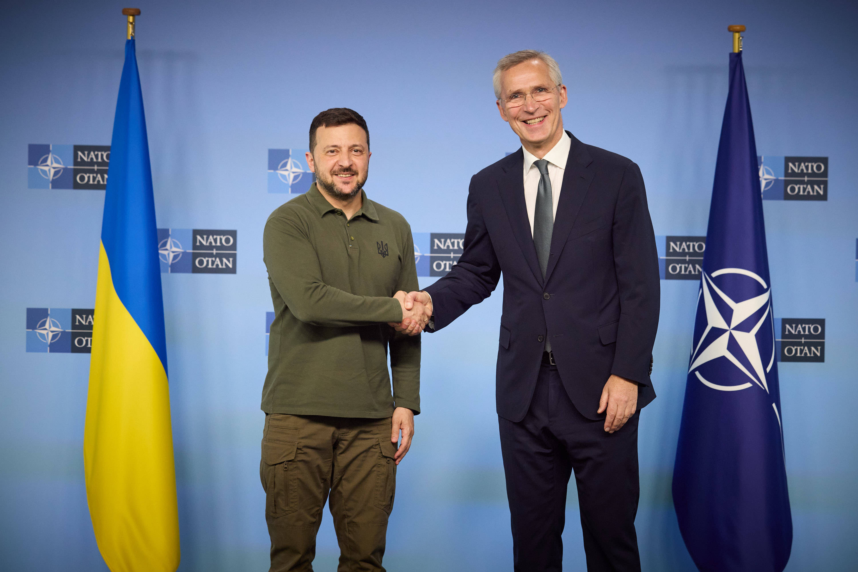 Die Ukraine dürfte auf dem NATO-Gipfel in Washington vom 9. bis zum 11. Juli 2024 im Mittelpunkt stehen: Hier Präsident Wolodymyr Selenskyj (l.) mit Generalsekretär Jens Stoltenberg am 27.06.2024 in Brüssel