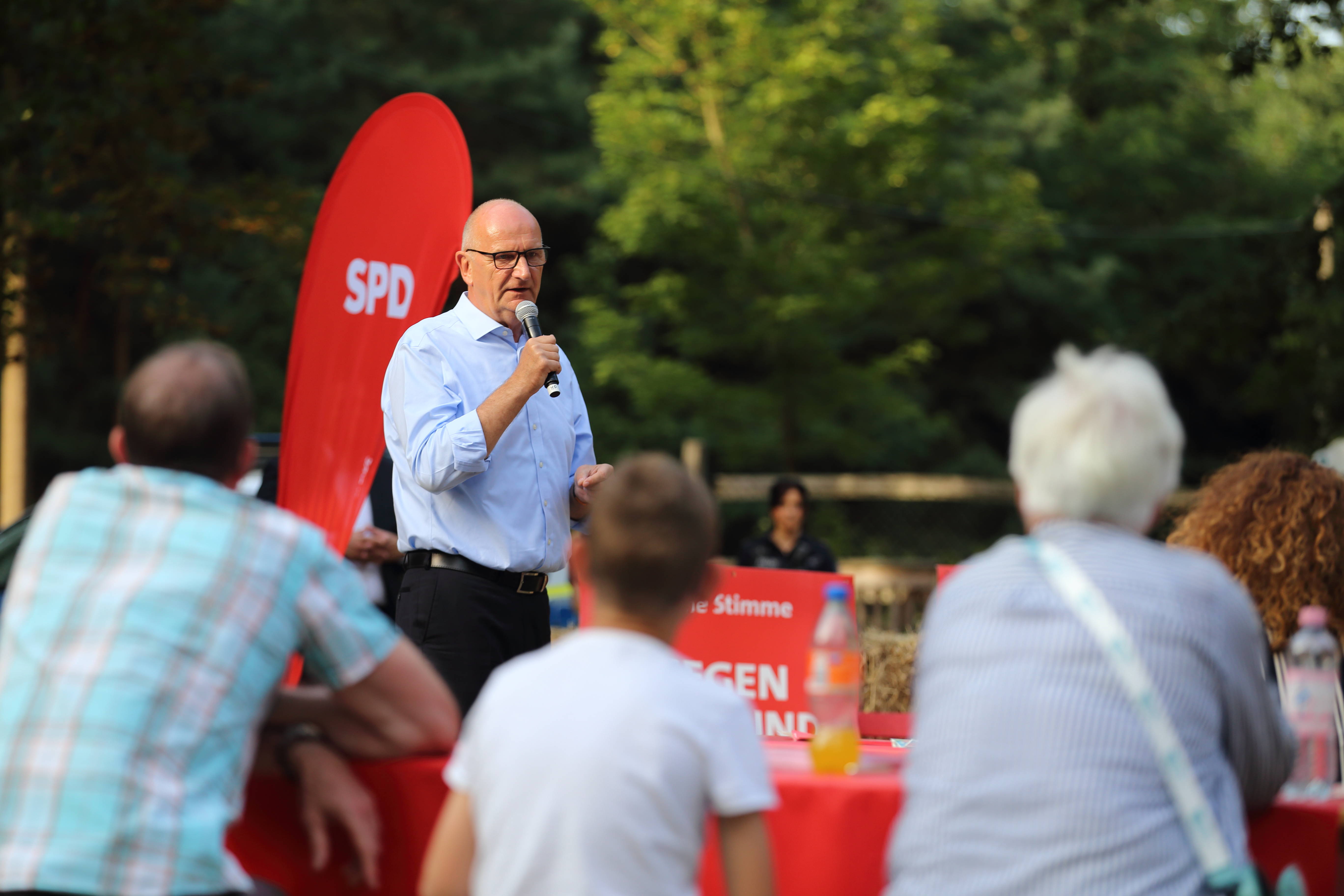 Will auch nach der Landtagswahl am 22. September Ministerpräsident bleiben: Dietmar Woidke bei der „Strohballenfest-Sommertour“ der SPD Brandenburg am 1. August