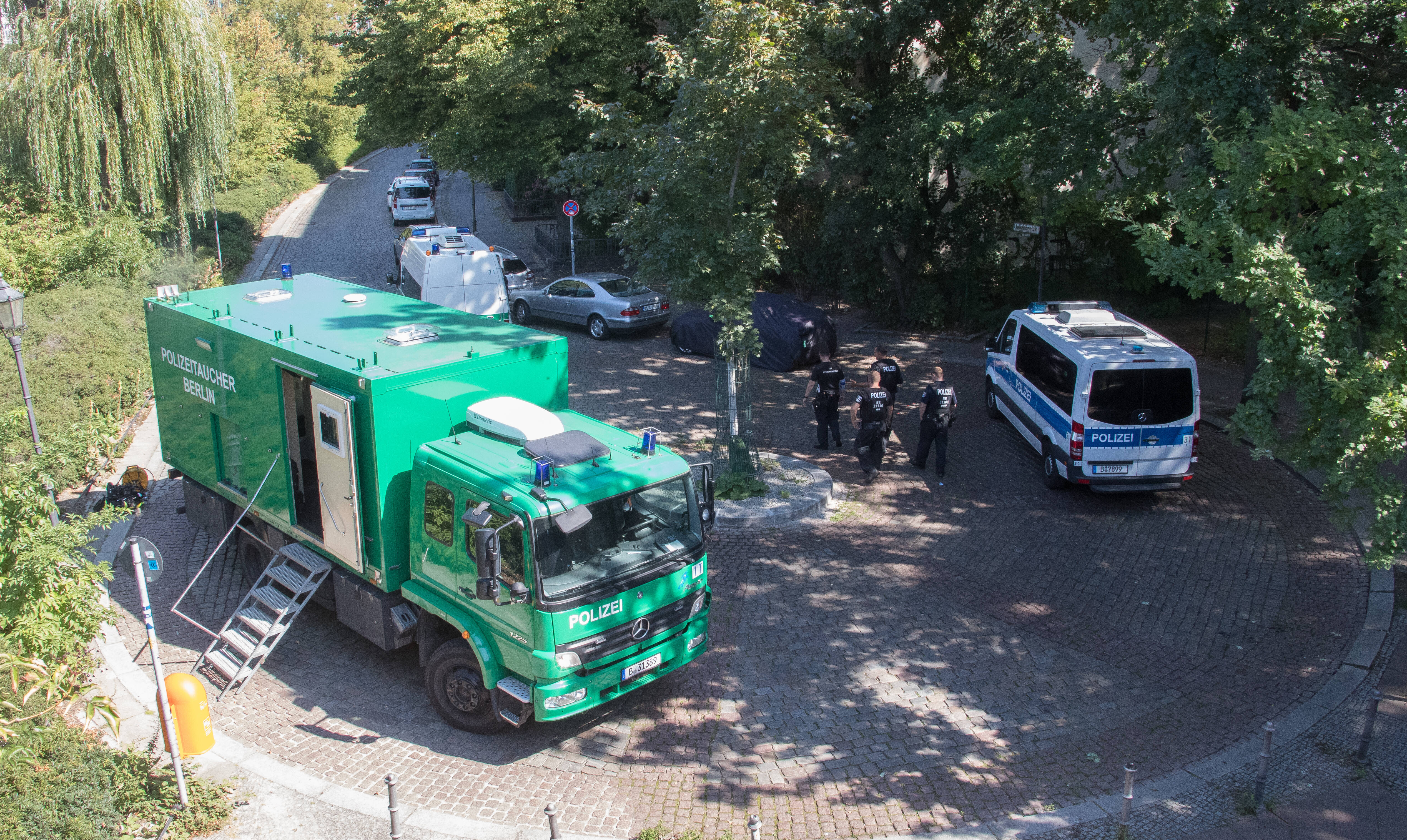 Tatort Berlin, am 23. August 2019: Einsatz von Polizeitauchern im Kleinen Tiergarten, in dem ein russischer Geheimdienstmitarbeiter einen Oppositionellen erschoss, der in Deutschland Asyl gesucht hatte.