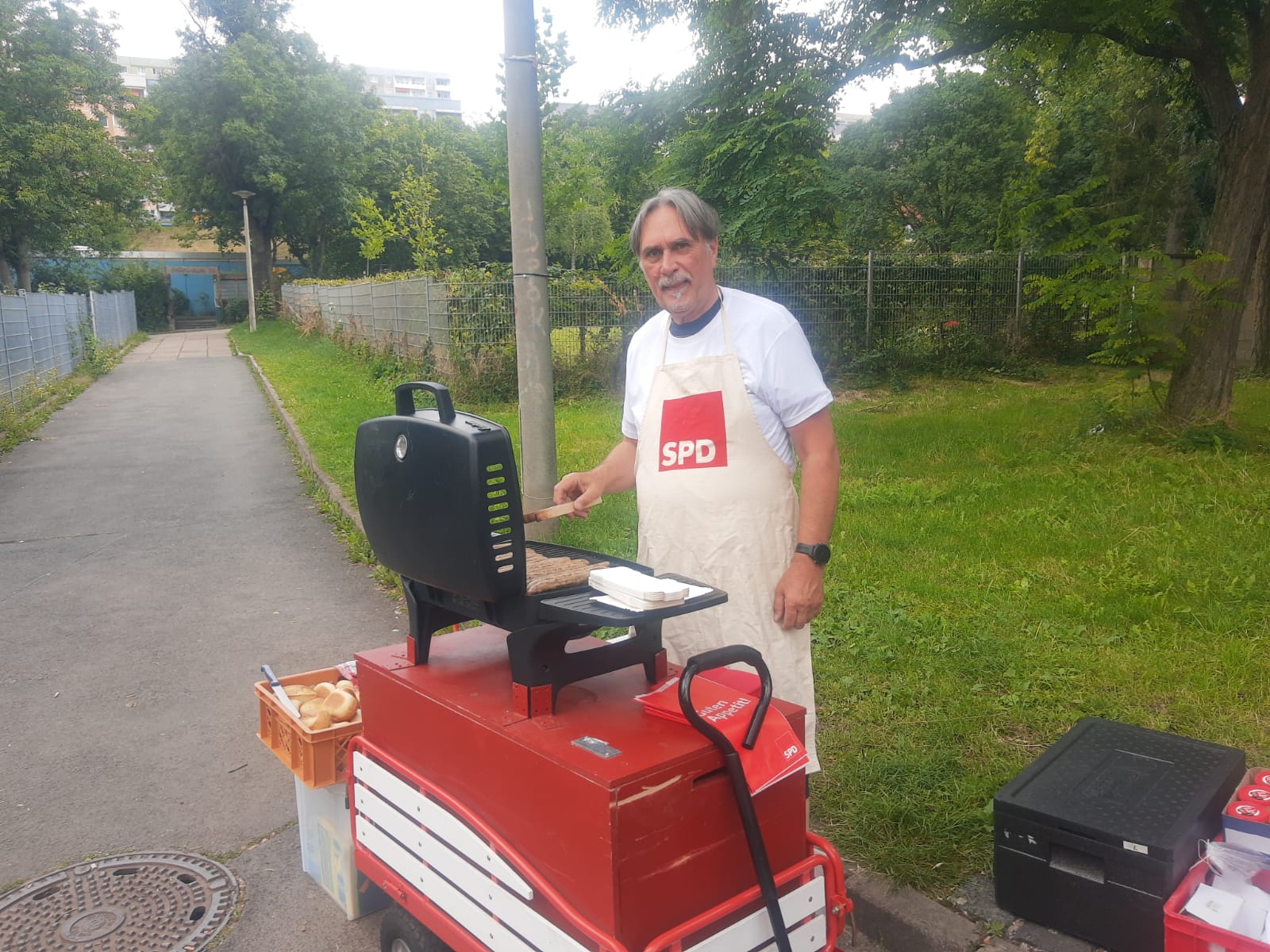 Mit dem Roten Grill seines Ortsvereins war Michael Tepperis aus Oldenburg eine Woche lang in Thüringen unterwegs.