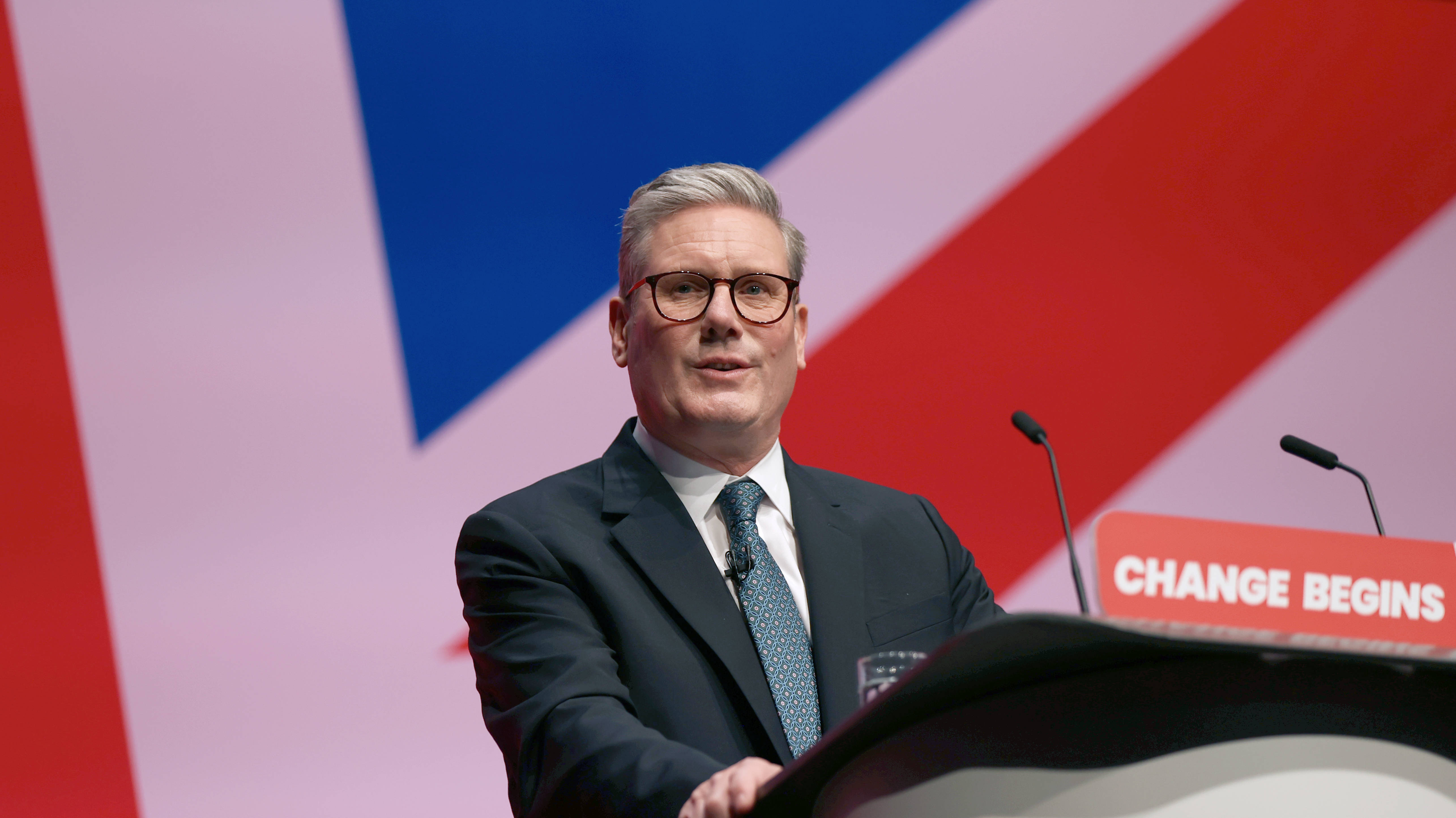 Premierminister Keir Starmer spricht auf dem Labour-Parteitag in Liverpool.