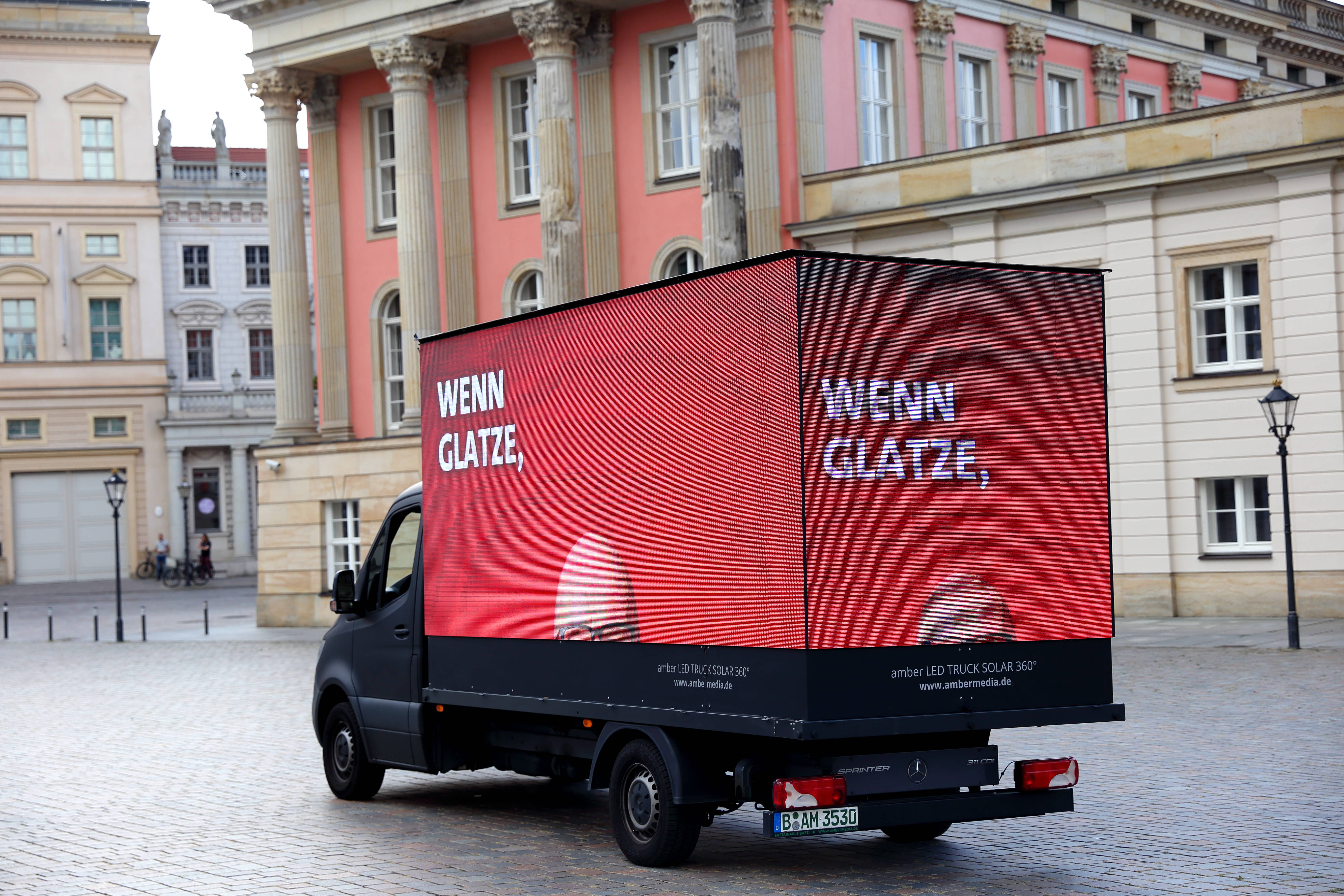 „Wenn Glatze, dann Woidke.“ Mit diesem animierten Motiv wirbt die SPD Brandenburg gegen die AfD.