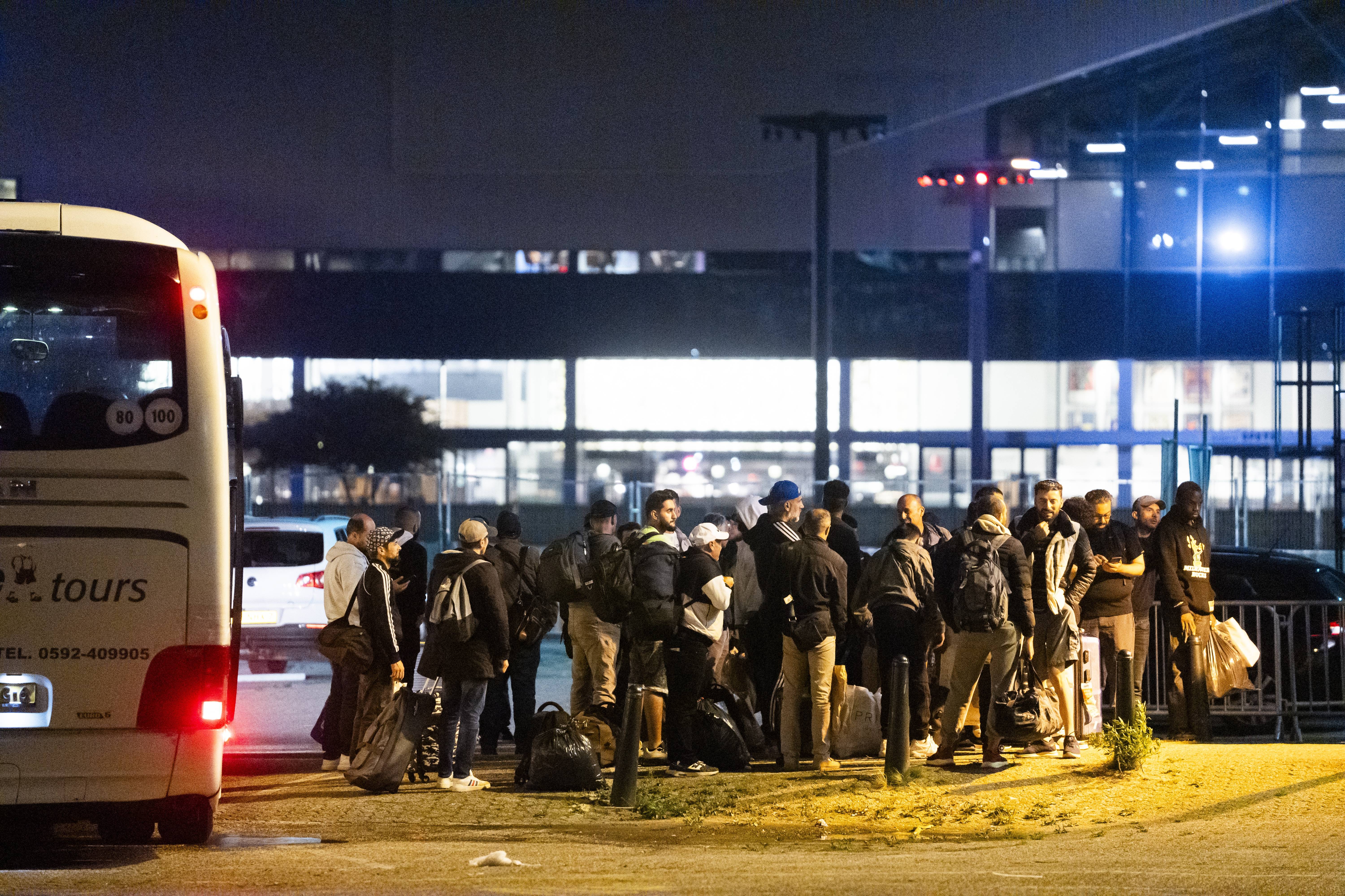 Asylsuchende kommen in Utrecht an.