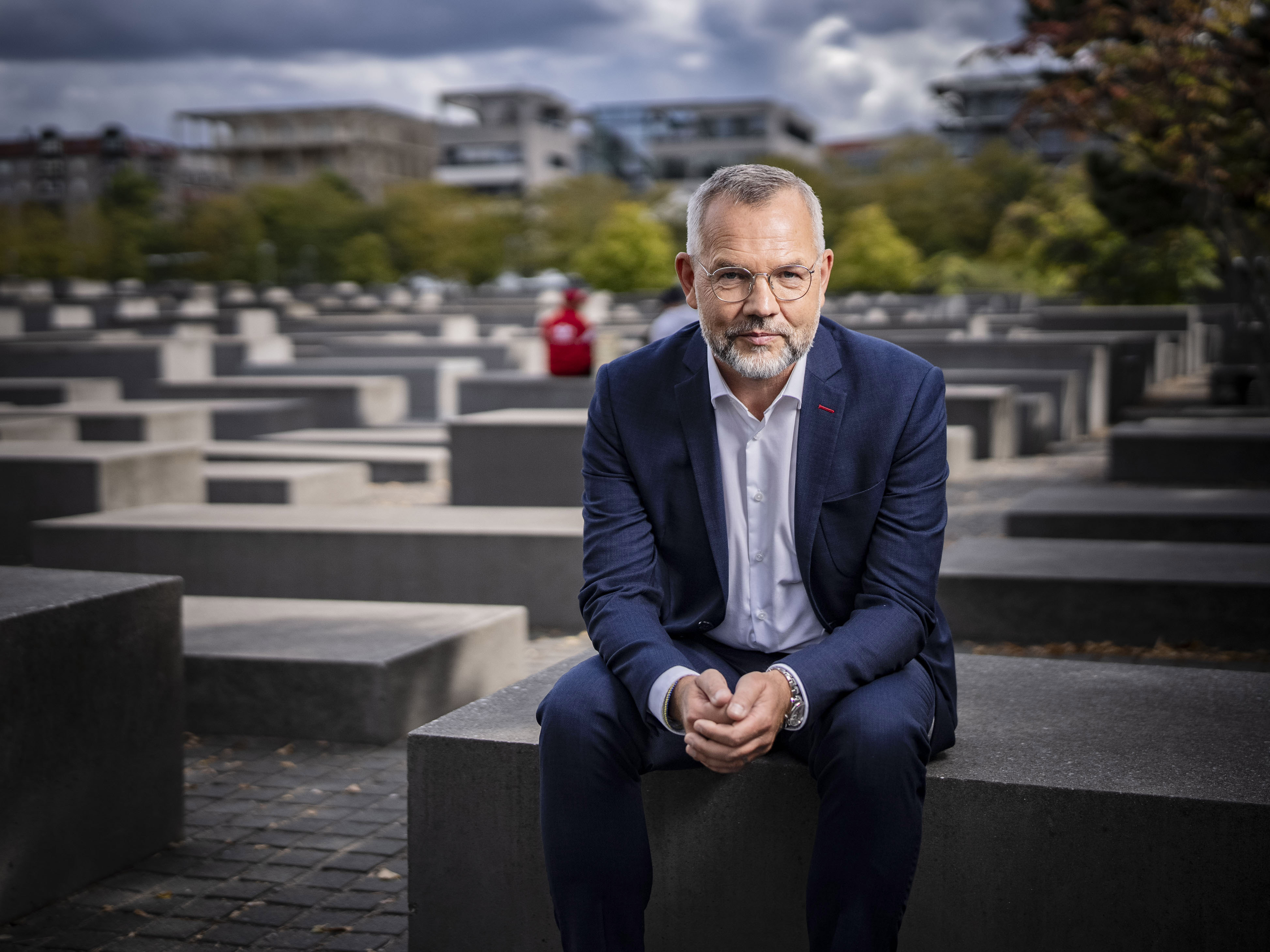 Michael Roth, SPD-Außenexperte, am Holocaust-Mahnmal in Berlin-Mitte.