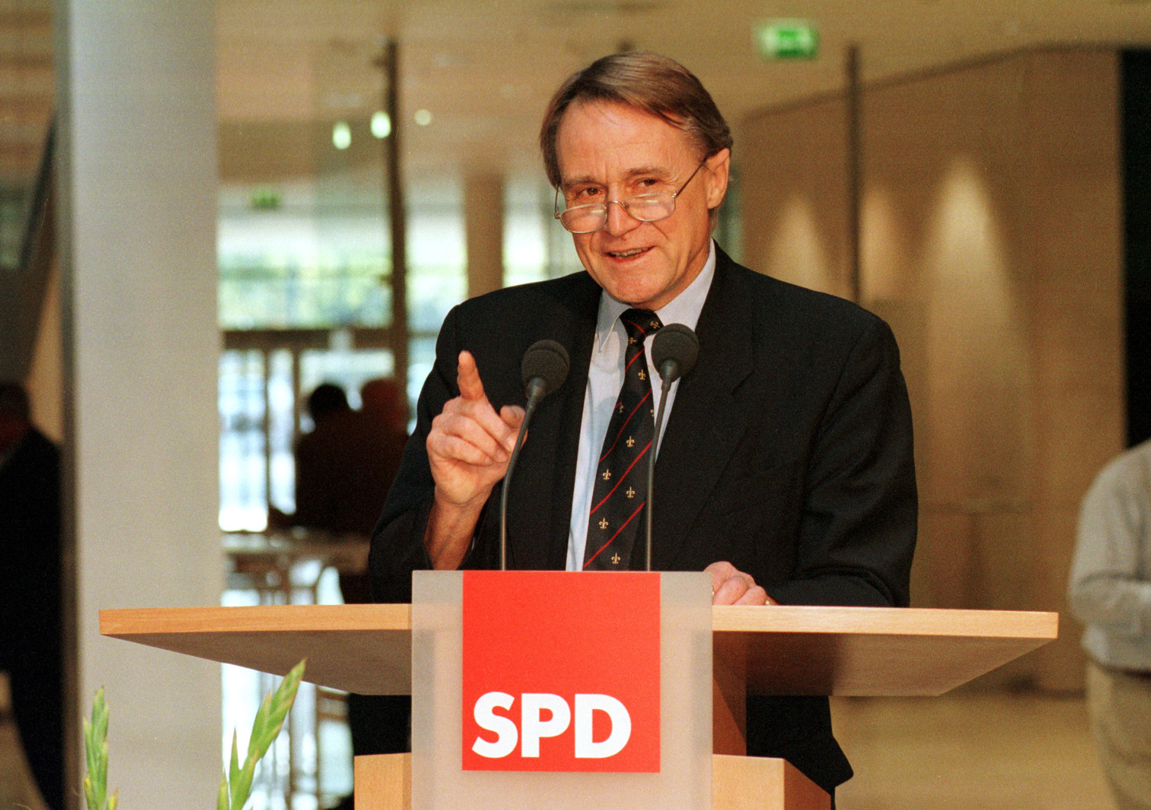 Vor 30 Jahren machte sich der SPD-Politiker Hans-Ulrich Klose für die Gründung der Arbeitsgemeinschaft 60 plus in der SPD stark.