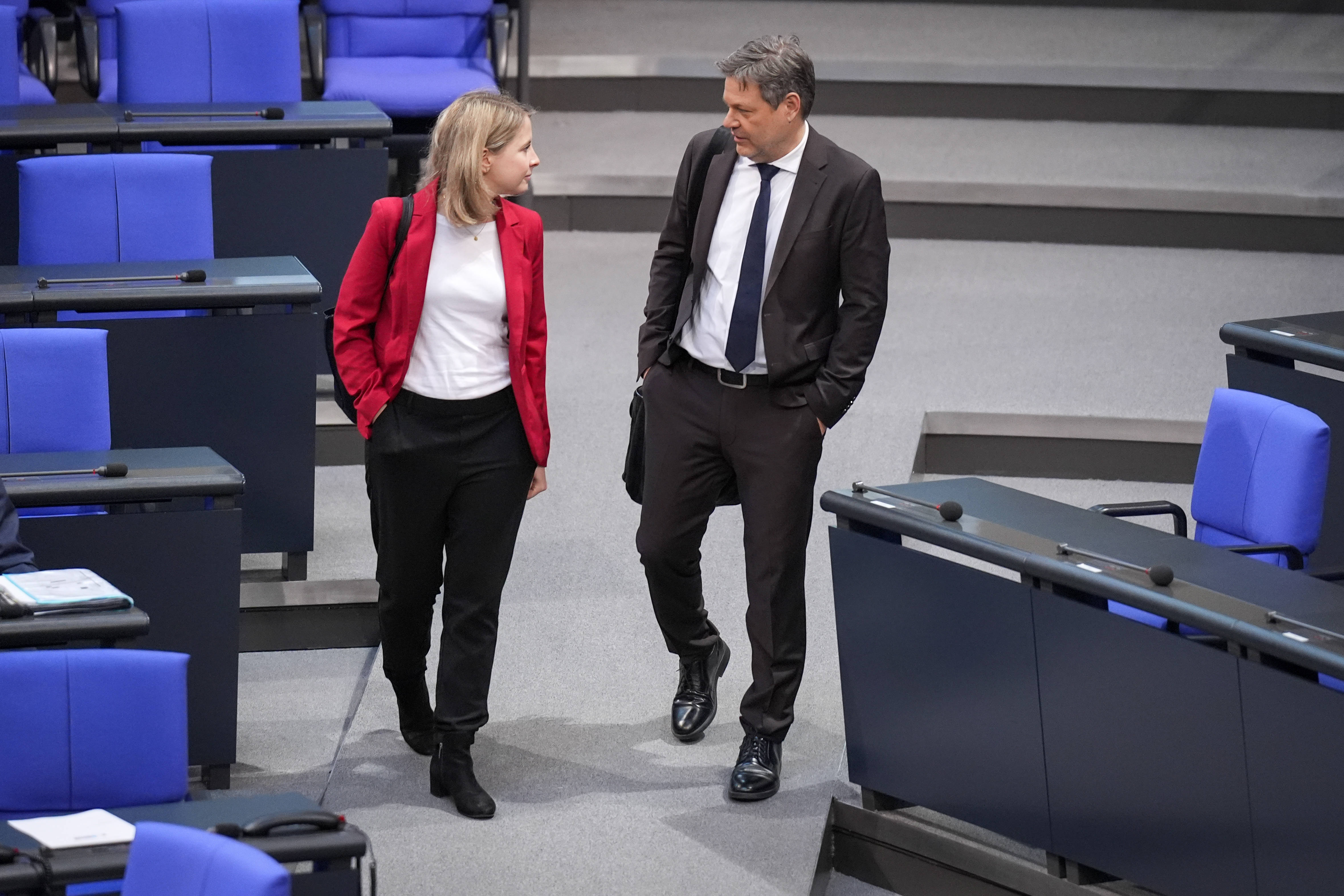 Wer hat's erfunden? SPD-Fraktionsvize Verena Hubertz und Wirtschaftsminister Robert Habeck im Februar im Bundestag