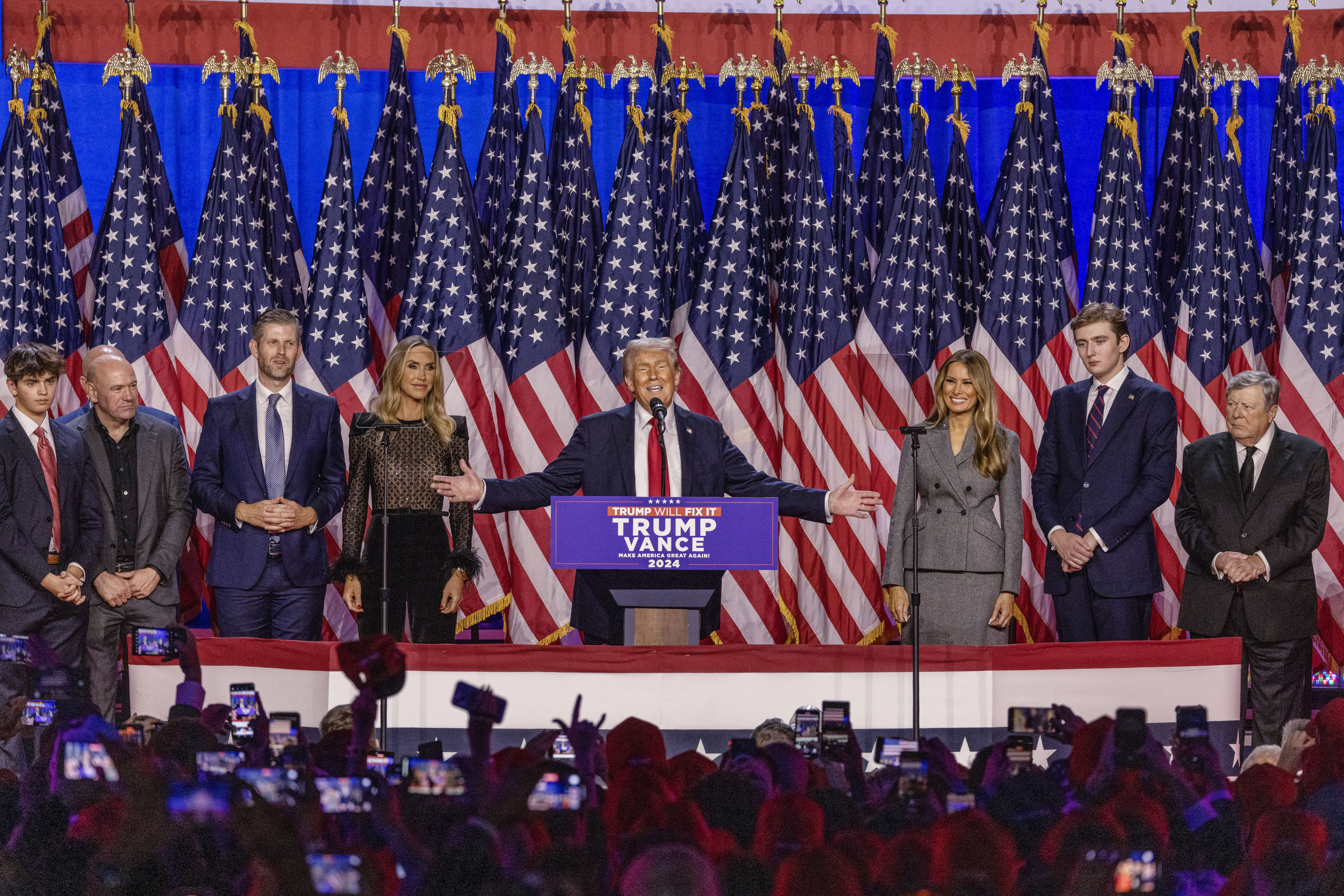 Der neue Präsident der USA: Donald Trump bei seiner Siegesrede vor Anhänger*innen in Florida