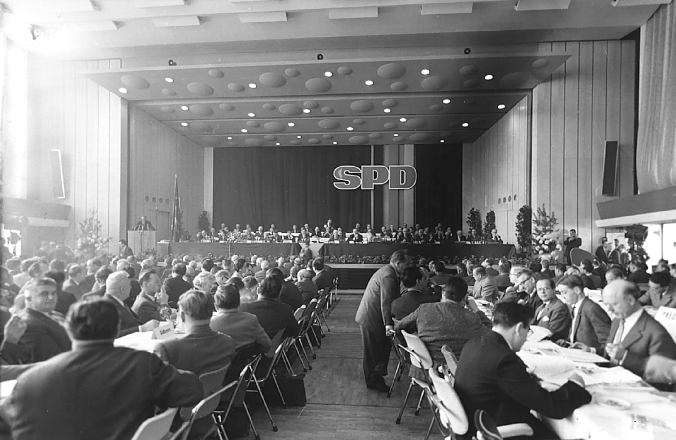 Außerordentlicher Parteitag der SPD in Bad Godesberg im November 1959: drei Tage lang um jedes Wort gerungen