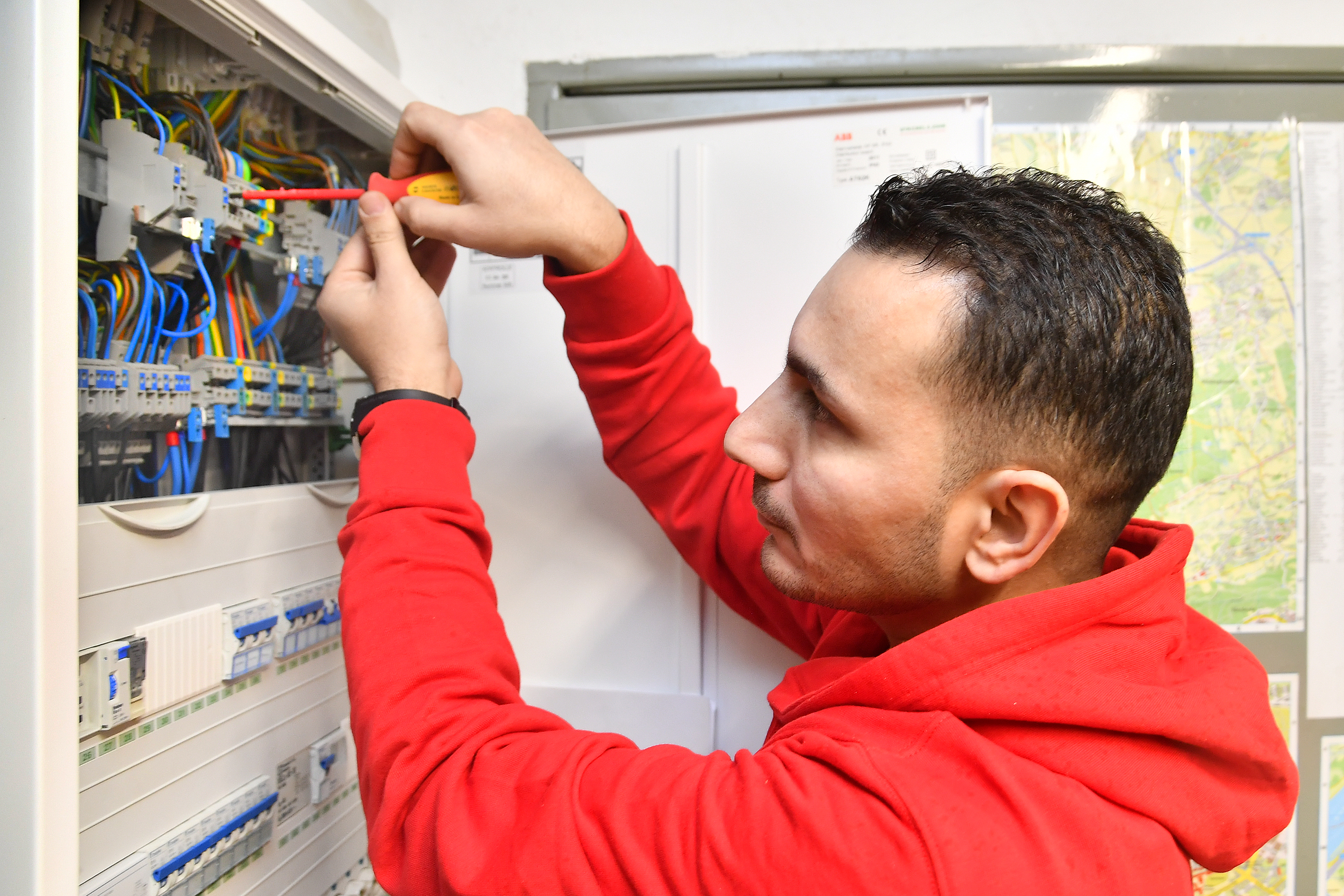 Seine Rückkehr würde eine Lücke reißen: Mostafa Al Hajtaher ist geborener Syrer, hat in Witten eine Ausbildung zum Elektriker gemacht und hat inzwischen die deutsche Staatsbürgerschaft.