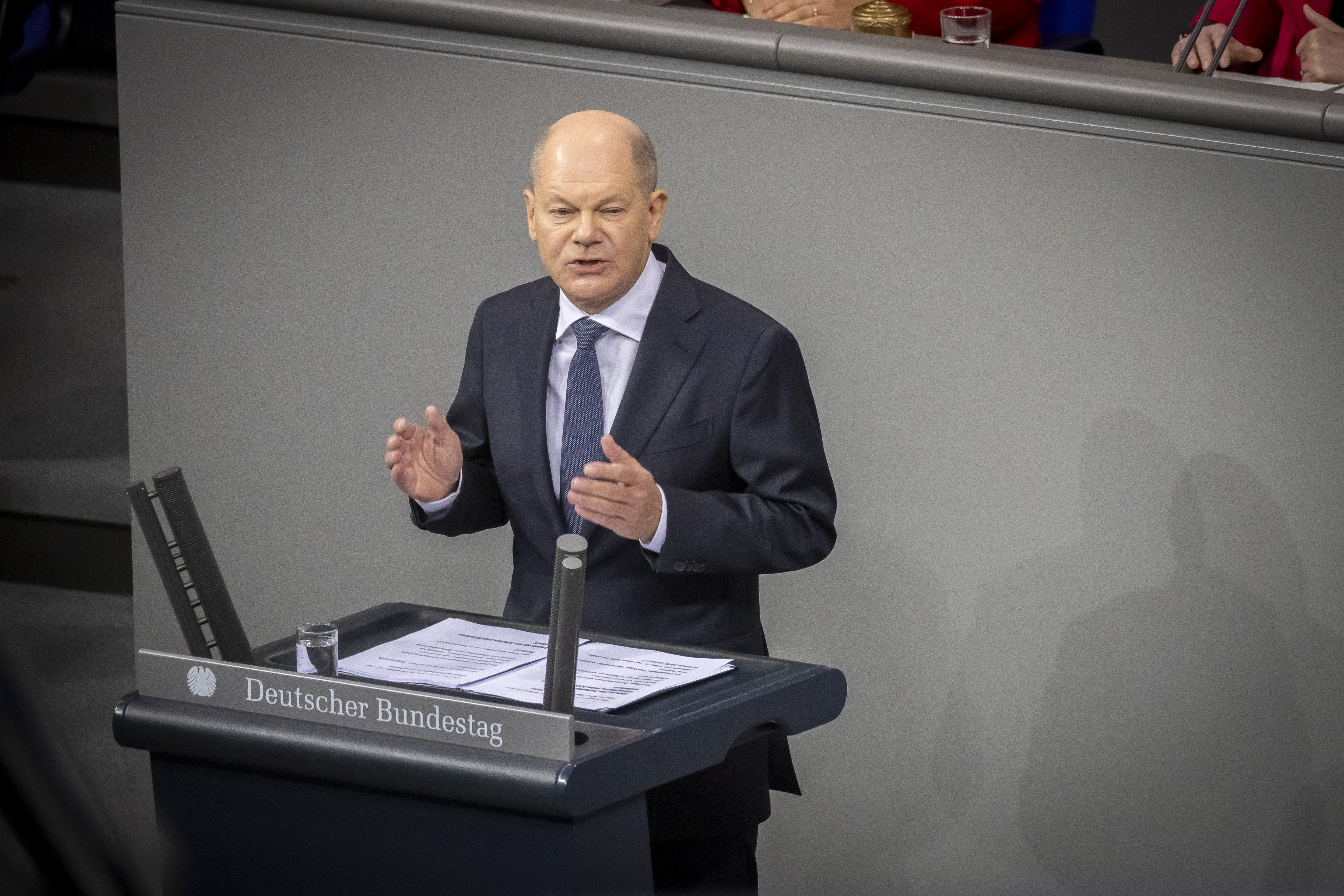 Bundeskanzler Olaf Scholz hat am Montag im Parlament die Vertrauensfrage gestellt.