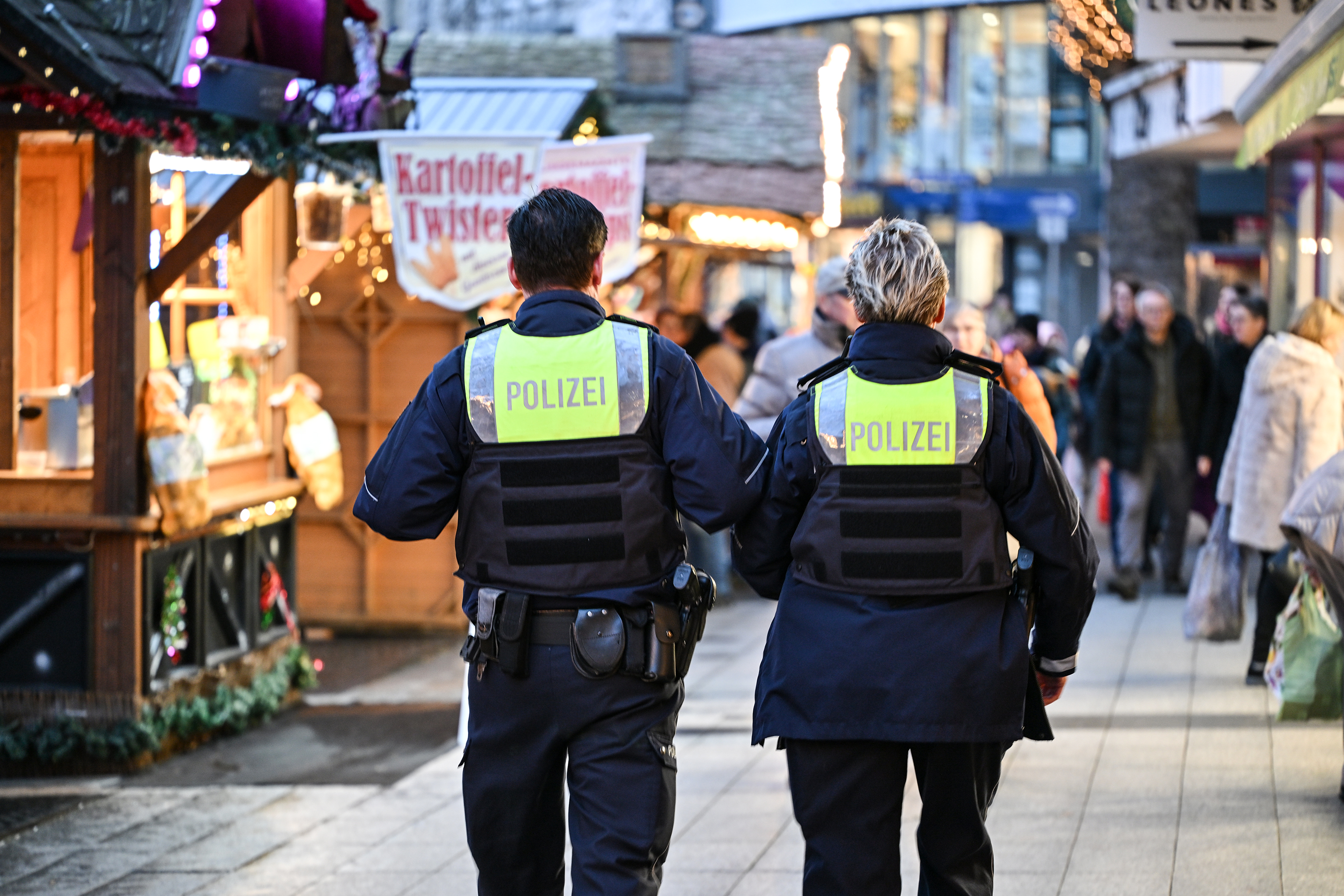 Terroranschläge verhindern: Die Sicherheitsbehörden sollen mehr Befugnisse erhalten. Darauf haben sich die Innenminister*innen von Bund und Ländern geeinigt.