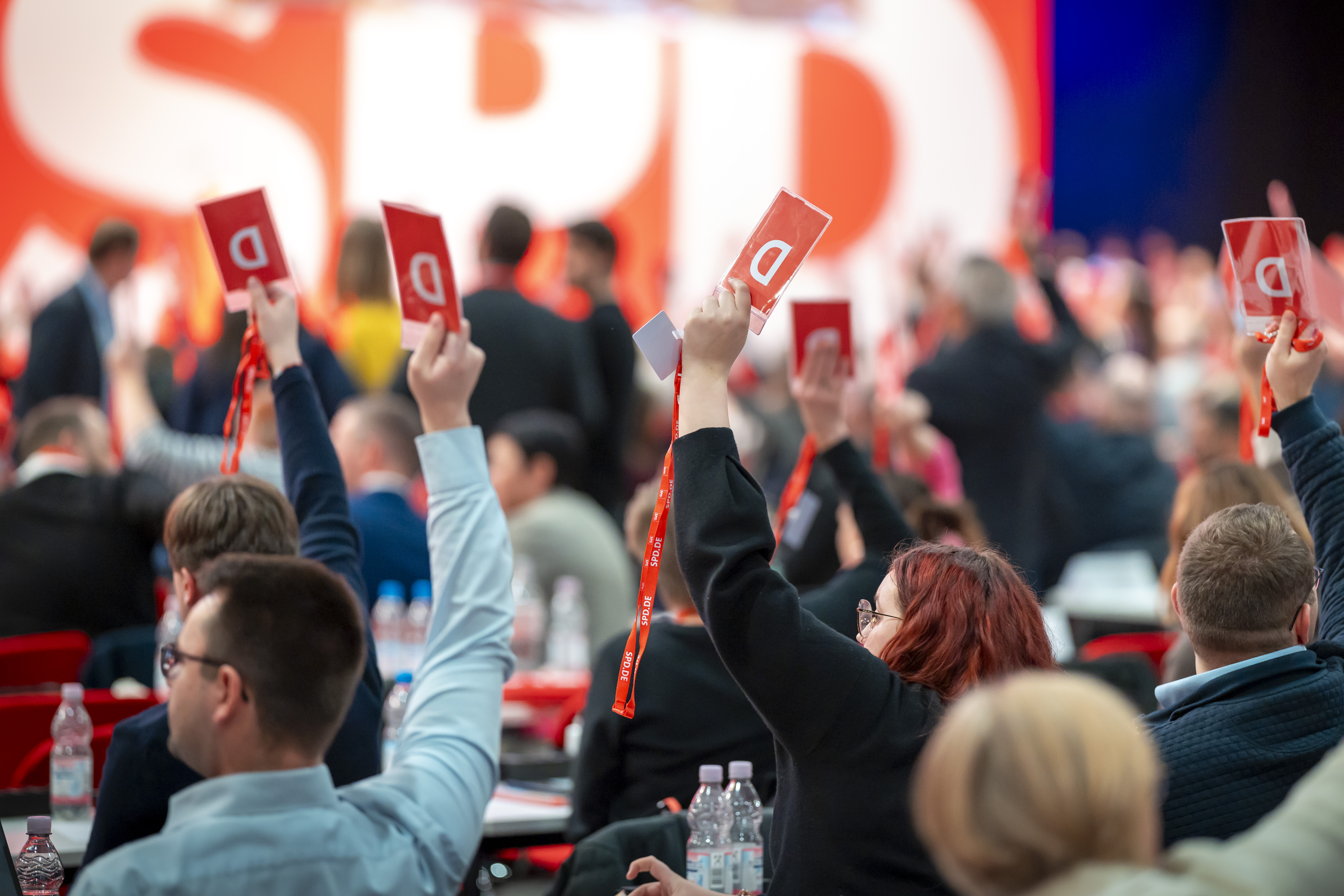 Einstimmig haben die Delegierten des SPD-Parteitags das Programm für die Bundestagswahl beschlossen.