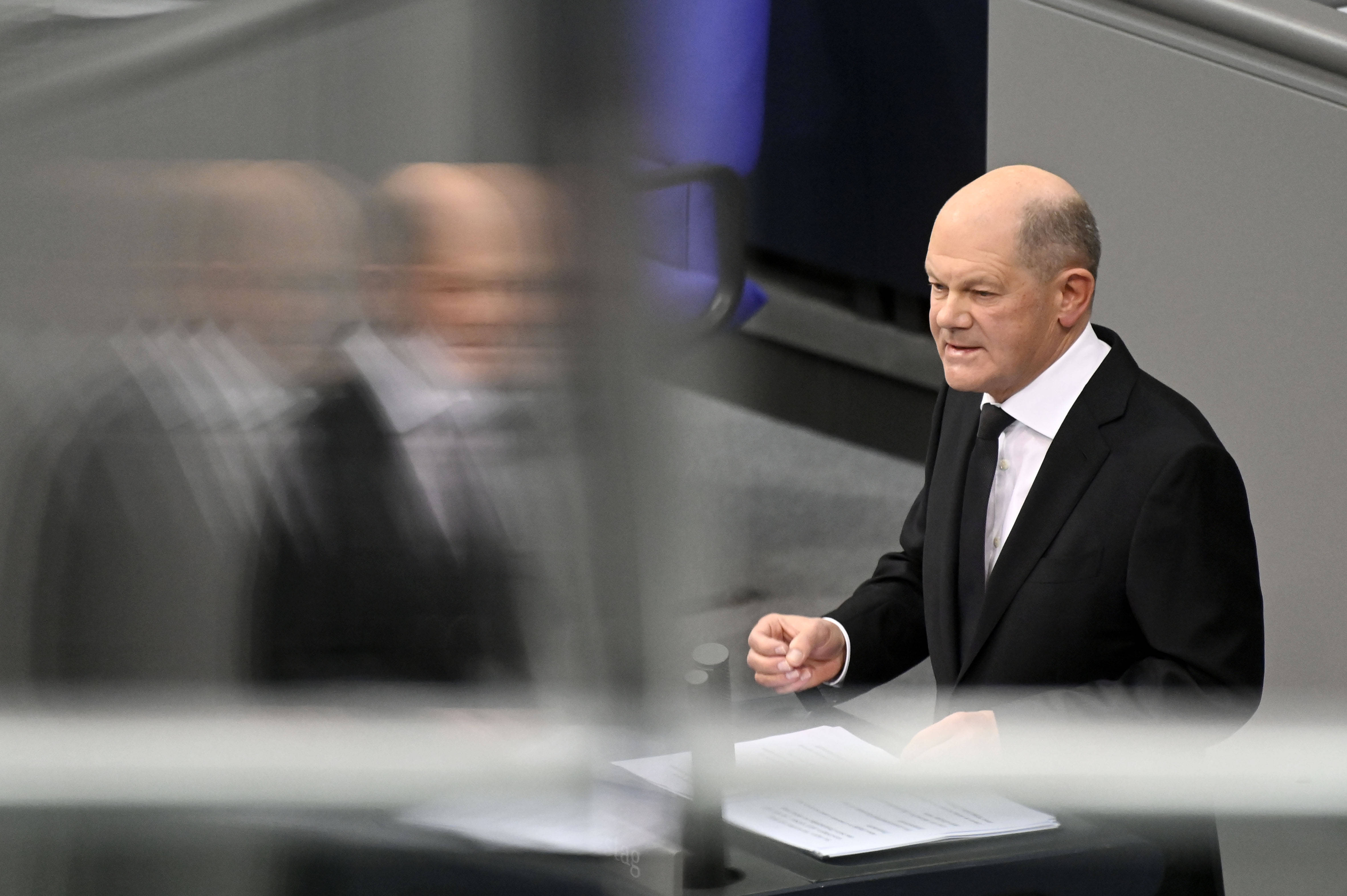 Bundeskanzler Olaf Scholz bei seiner Regierungserklärung: „Über geltendes Recht hinaus darf man nicht gehen.“