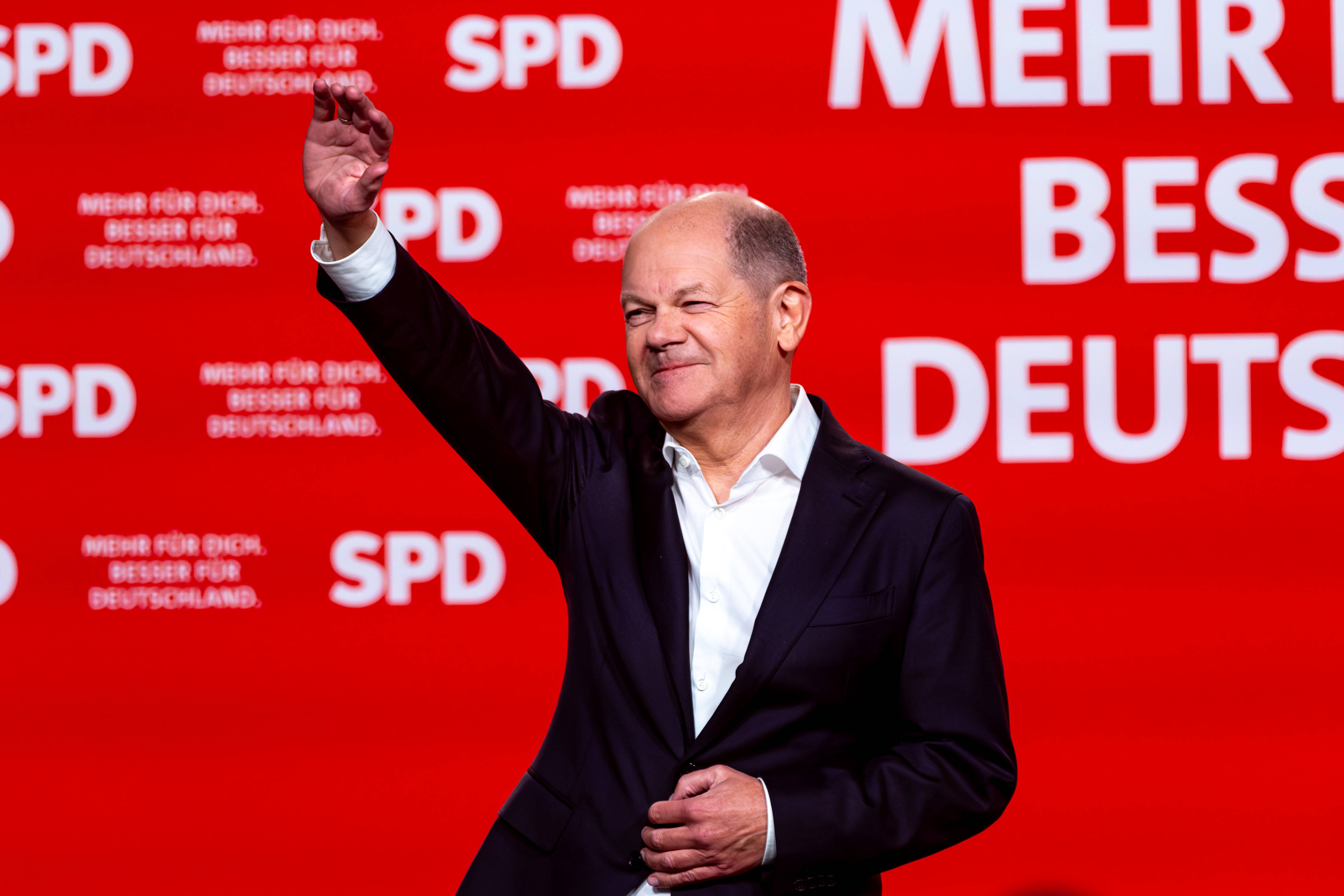 Gut 2.000 Menschen wollten Olaf Scholz am Samstag bei seinem Wahlkampfauftritt in Wiesbaden sehen.