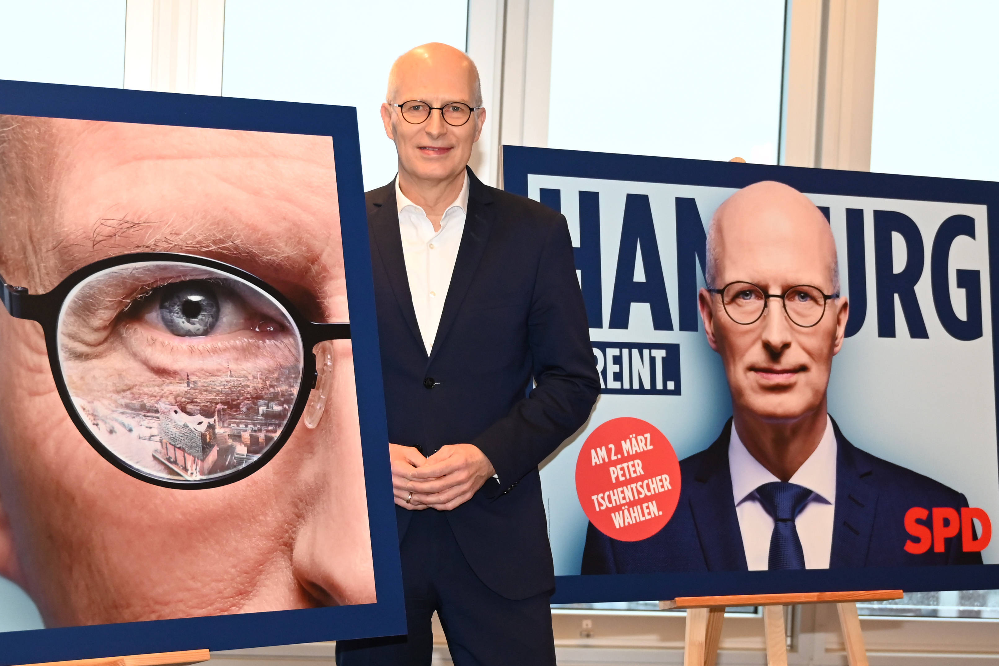 „Hamburg vereint“, unter diesem Motto steht der Wahlkampf der SPD, hier mit Bürgermeister Peter Tschentscher bei der Vorstellung der Wahlplakate am 10. Januar 2025.