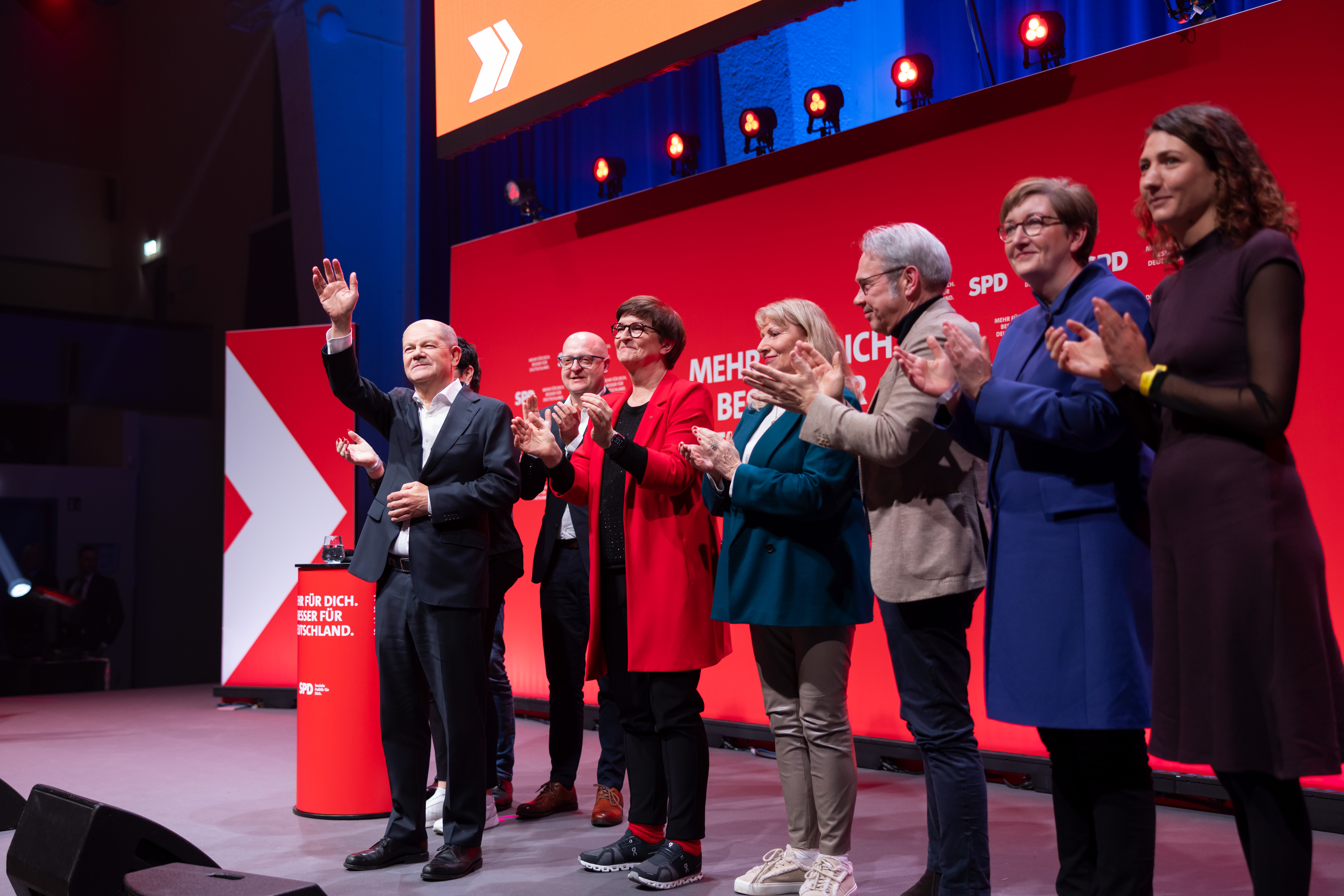 Unterstützt von ostdeutschen SPD-Politiker*innen machte Olaf Scholz auf seiner Wahlkampftour Halt in Leipzig.