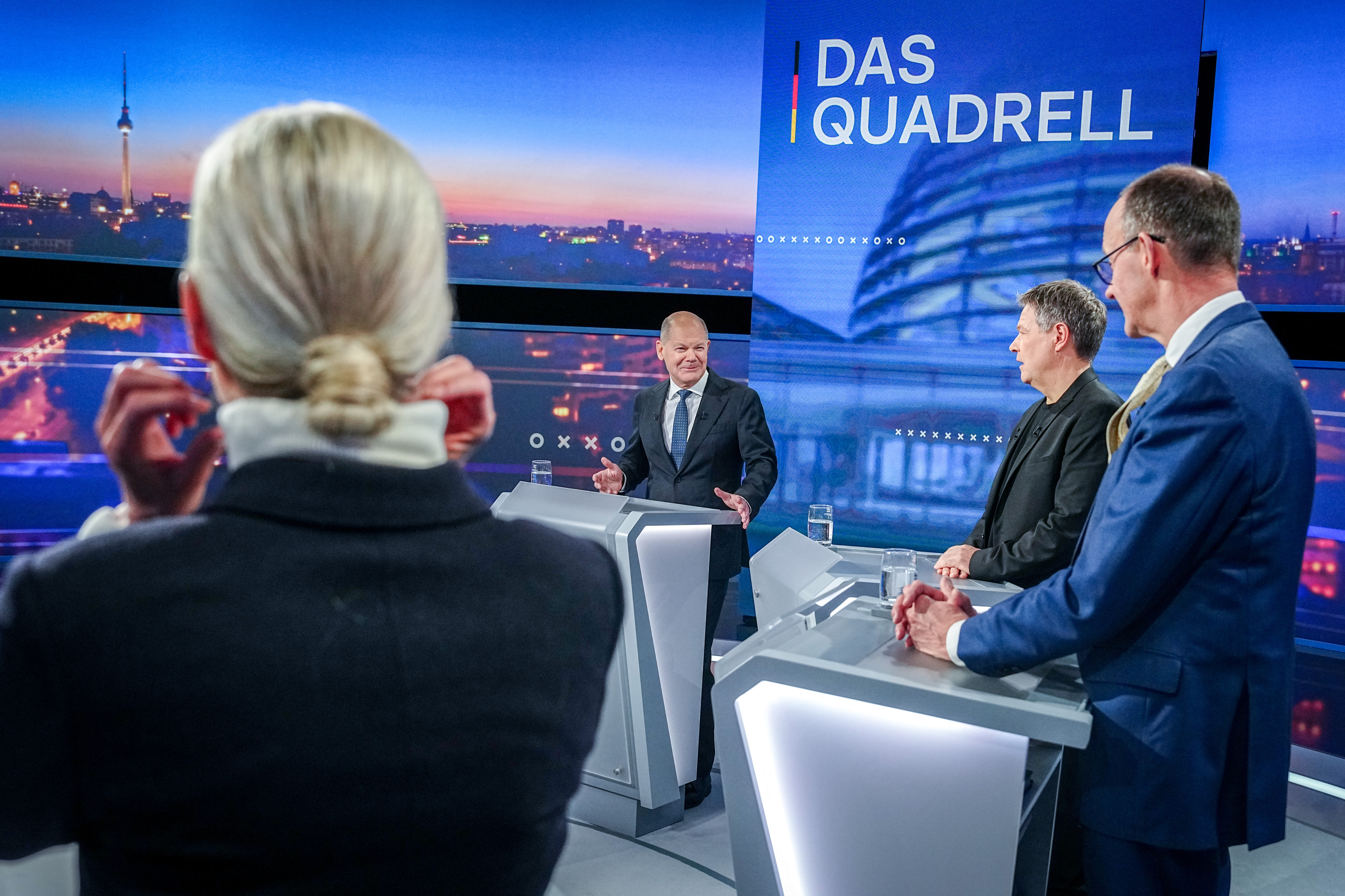 Ein Stück Fernsehgeschichte: Beim ersten „Quadrell“ trafen Bundeskanzler Olaf Scholz, Robert Habeck, Friedrich Merz und Alice Weidel aufeinander.