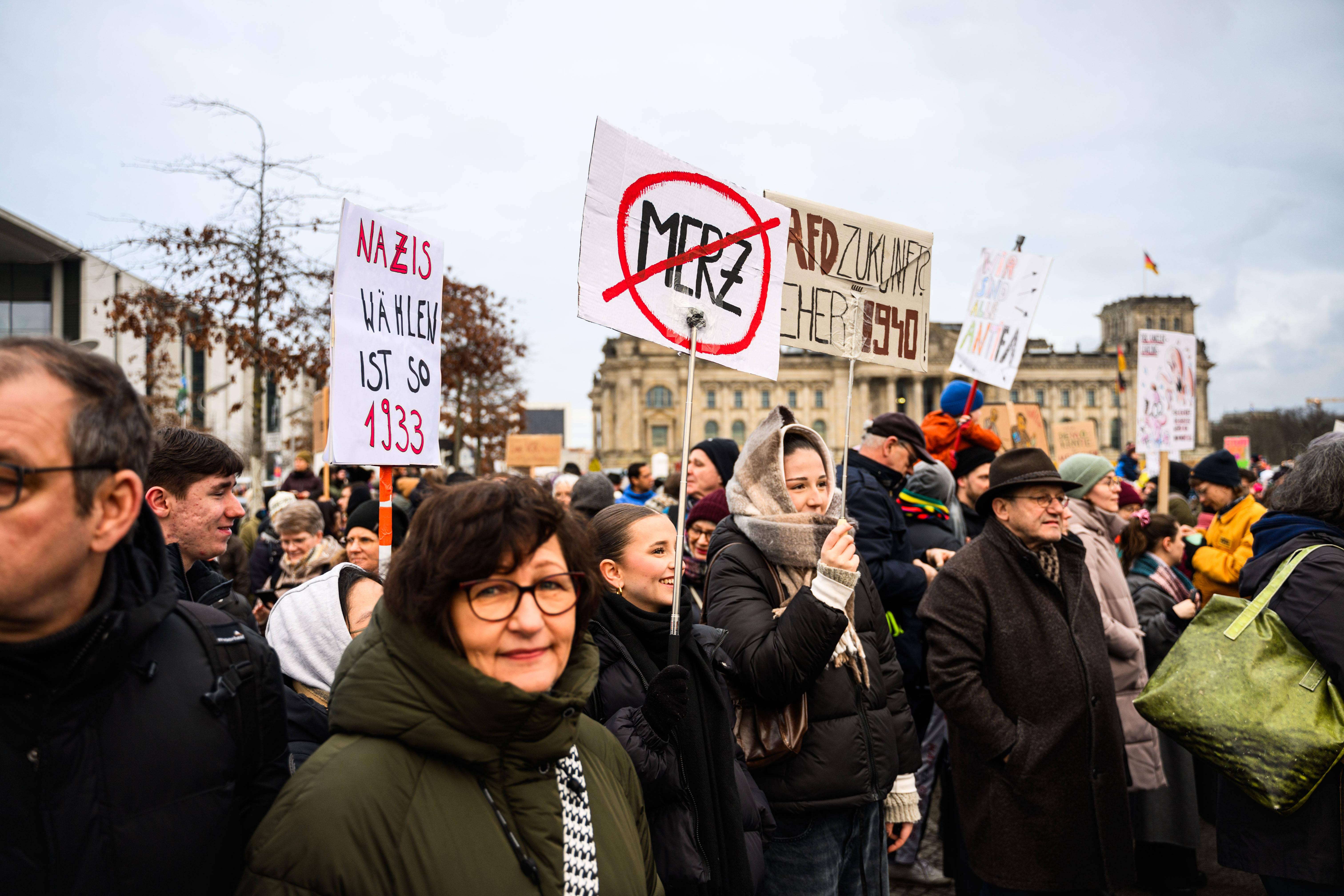 Hunderttausende Menschen haben am Wochenende gegen die gemeinsame Abstimmung von CDU und AfD im Bundestag demonstriert. 