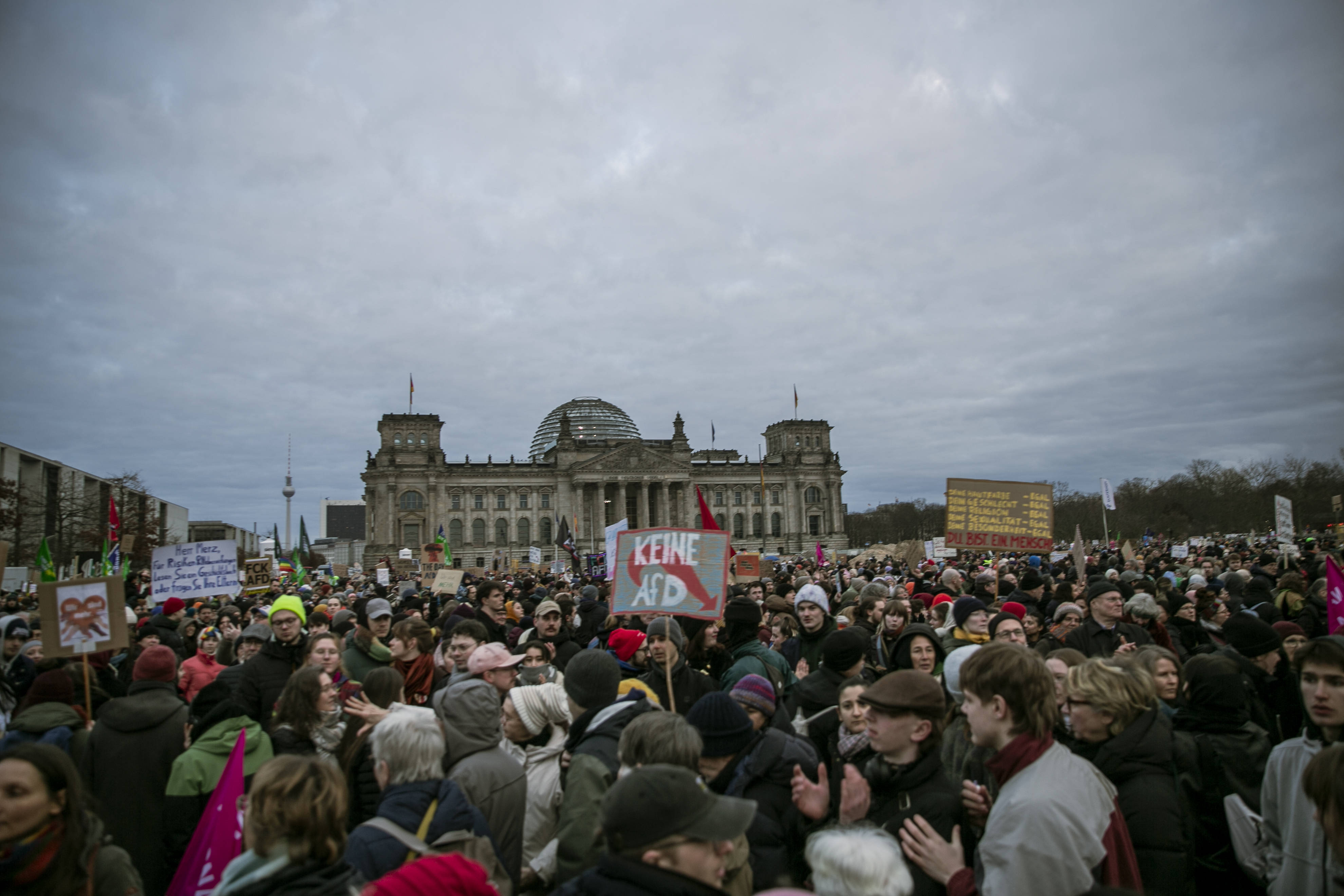 Demonstrationen sind ein wichtiger Bestandteil unserer Demokratie - doch auch auf anderen Wegen kann man sie stärken.