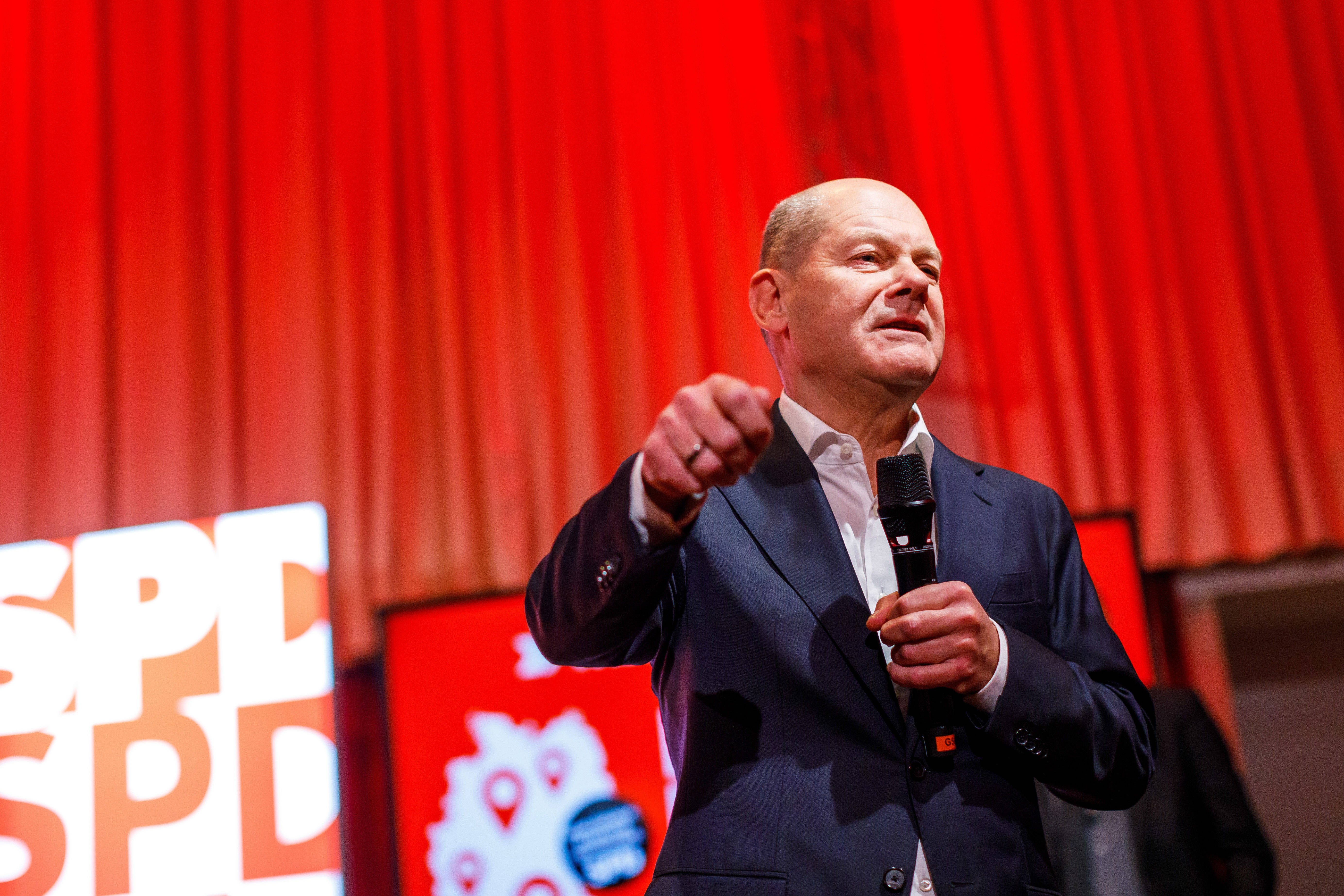 Bundeskanzler Olaf Scholz (SPD) spricht bei einer Wahlkampfveranstaltung in Cottbus.